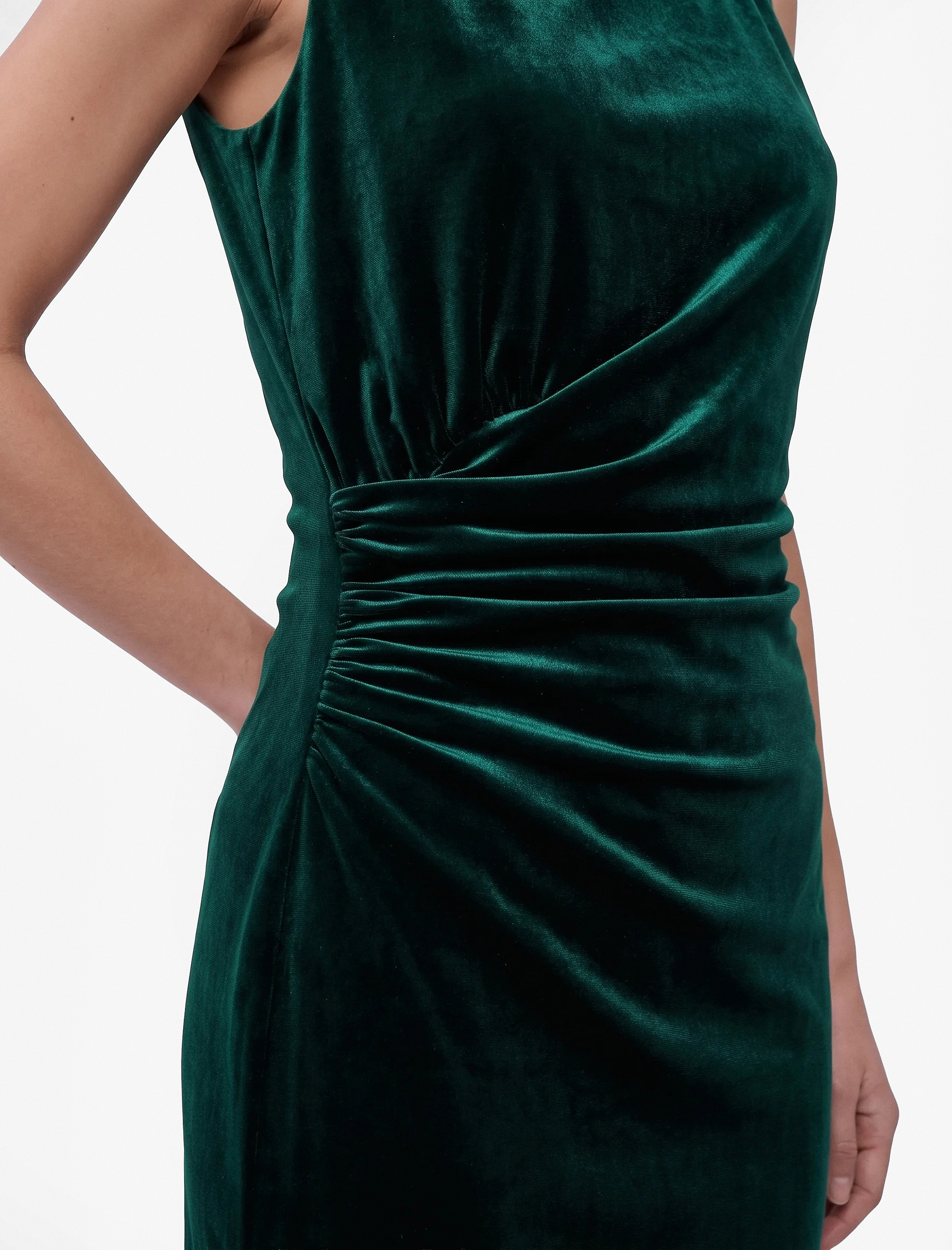   Slim Fit Bodycon Drapeli Hafif Dik Yaka Yırtmaçlı Kolsuz Midi Boy Kadife Elbise