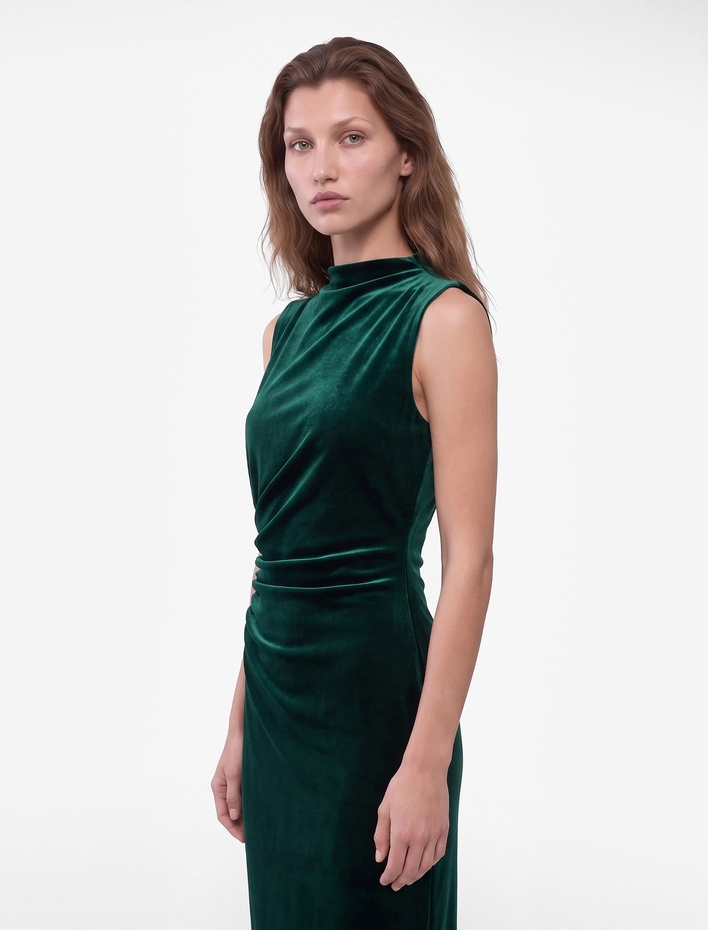  Slim Fit Bodycon Drapeli Hafif Dik Yaka Yırtmaçlı Kolsuz Midi Boy Kadife Elbise