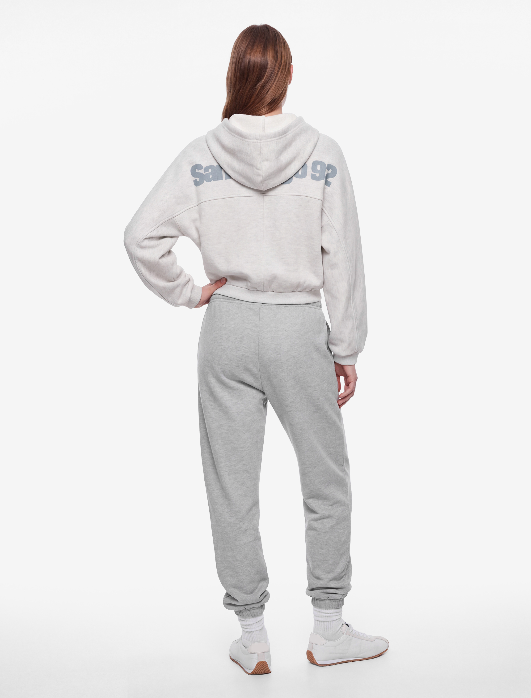   Simli Kapüşonlu Şardonlu Arkası Baskılı Crop Dansçı Sweatshirt