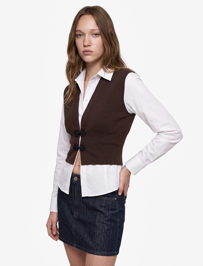  Slim Fit V Yaka Kolsuz Süslü Düğmeli Triko Yelek