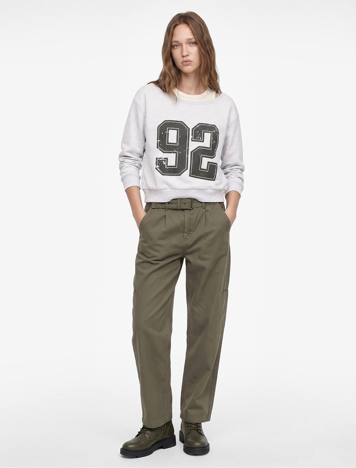  Şardonlu Rahat Kalıp Bisiklet Yaka Uzun Kollu Katmanlı Baskılı Sweatshirt