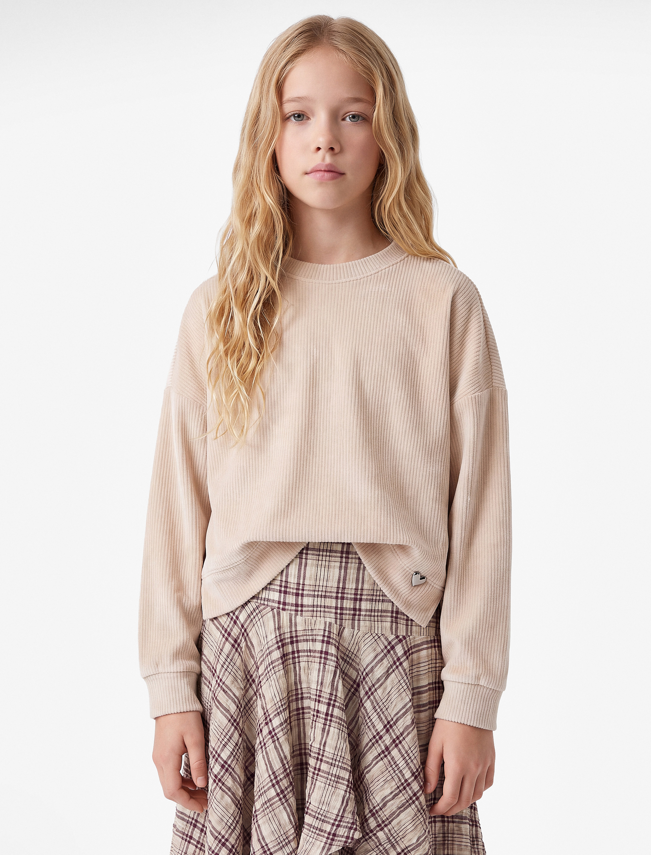  Kız Çocuk Kalp Detaylı Bisiklet Yaka Uzun Kollu Kadife Sweatshirt