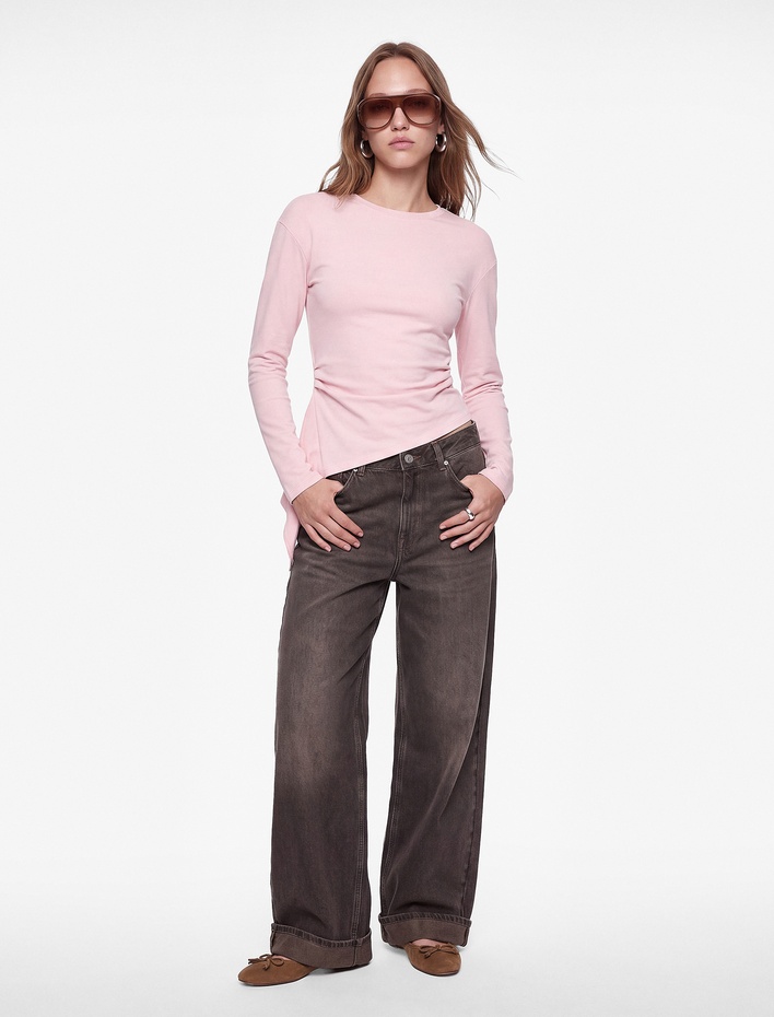  Asimetrik Kesim Slim Fit Bisiklet Yaka Kısa Kollu Pamuklu Tişört