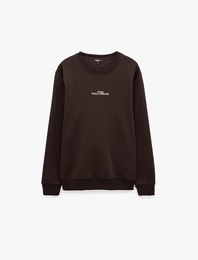 Uzun Kollu Üç İplik Şardonlu Nakışlı Bisiklet Yaka Sweatshirt