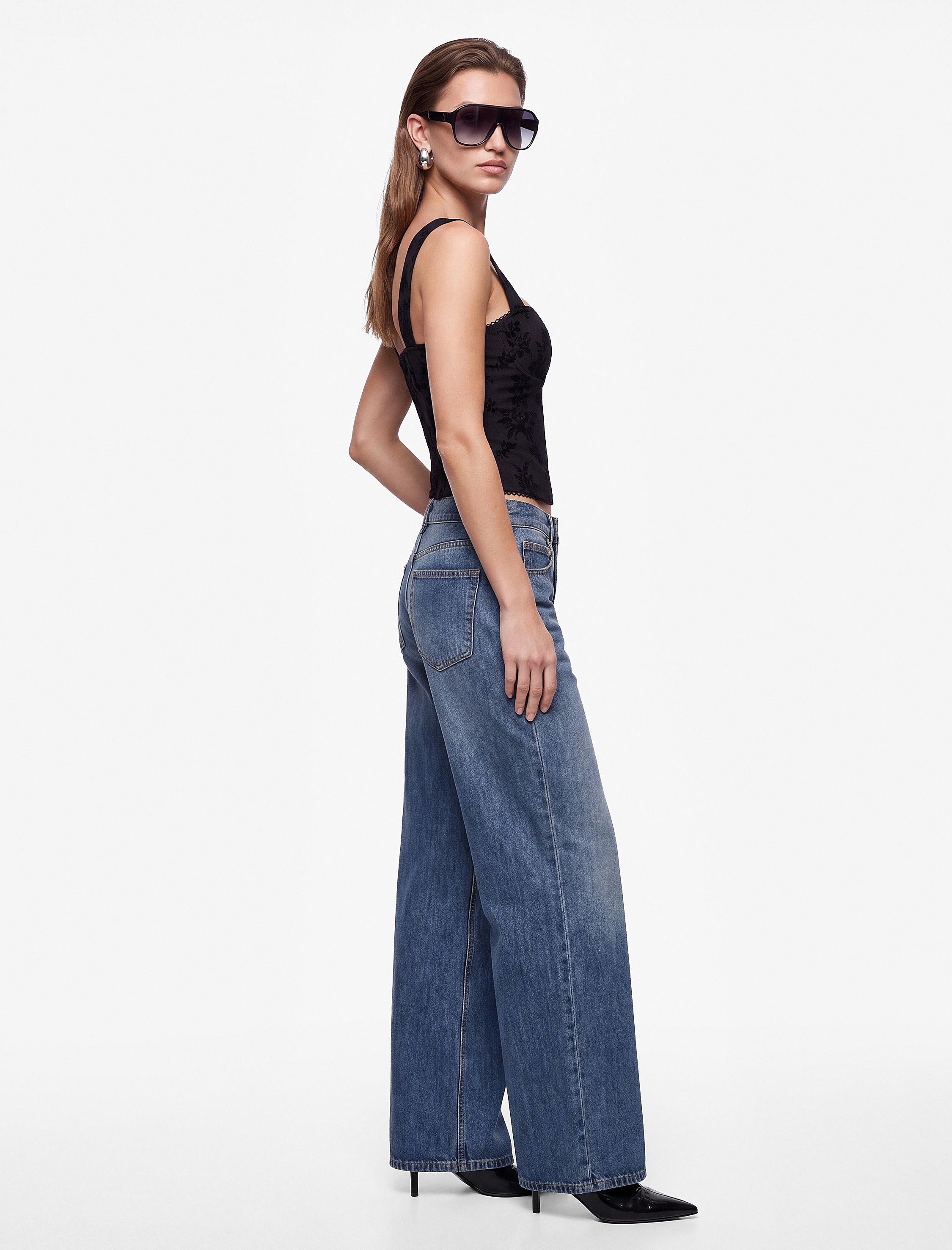   Slim Fit Kadife Çiçek Desenli Balenli Kalın Askılı Tül Korse Bluz