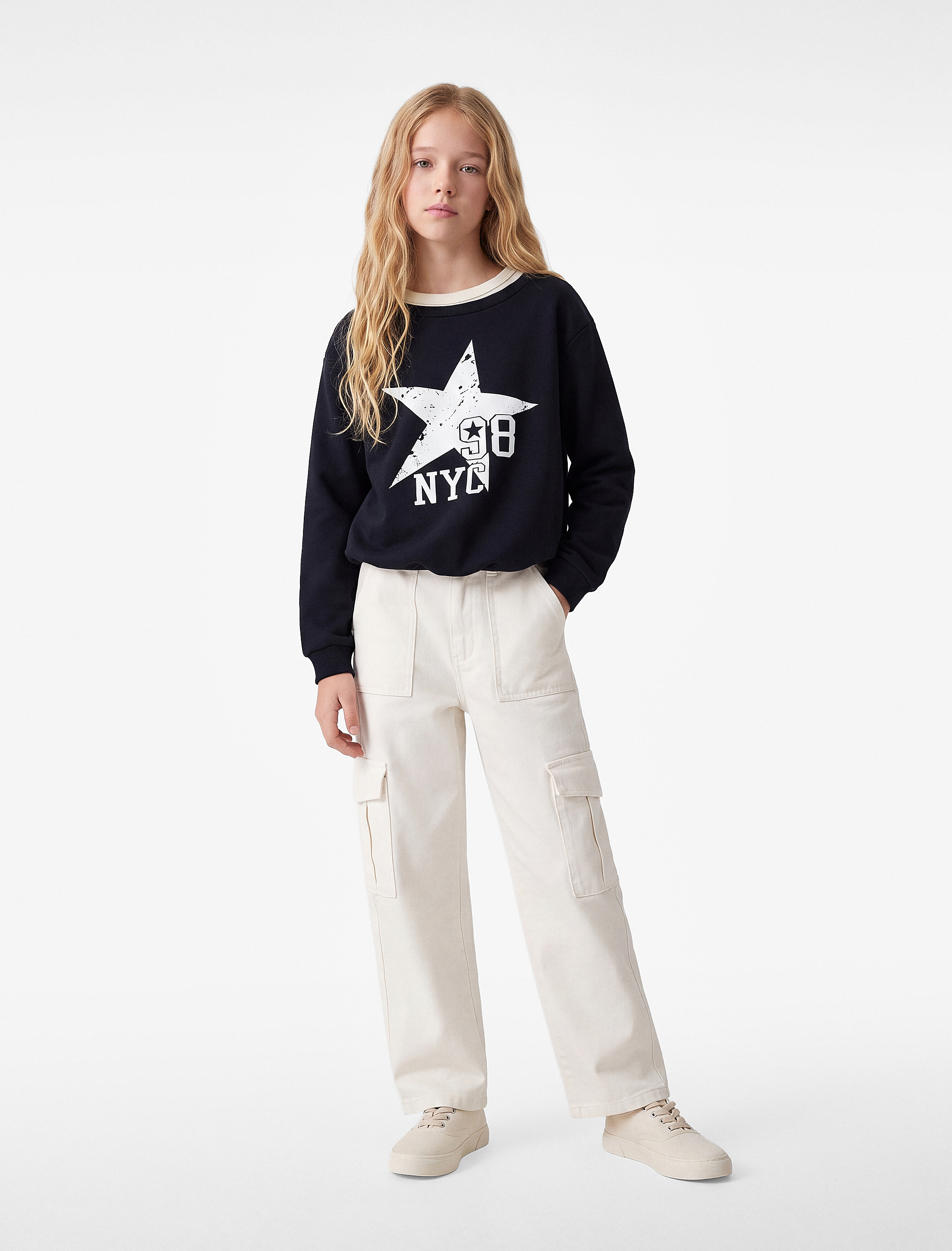  Kız Çocuk Pamuklu Kayık Yaka Uzun Kollu Yıldız Baskılı Sweatshirt