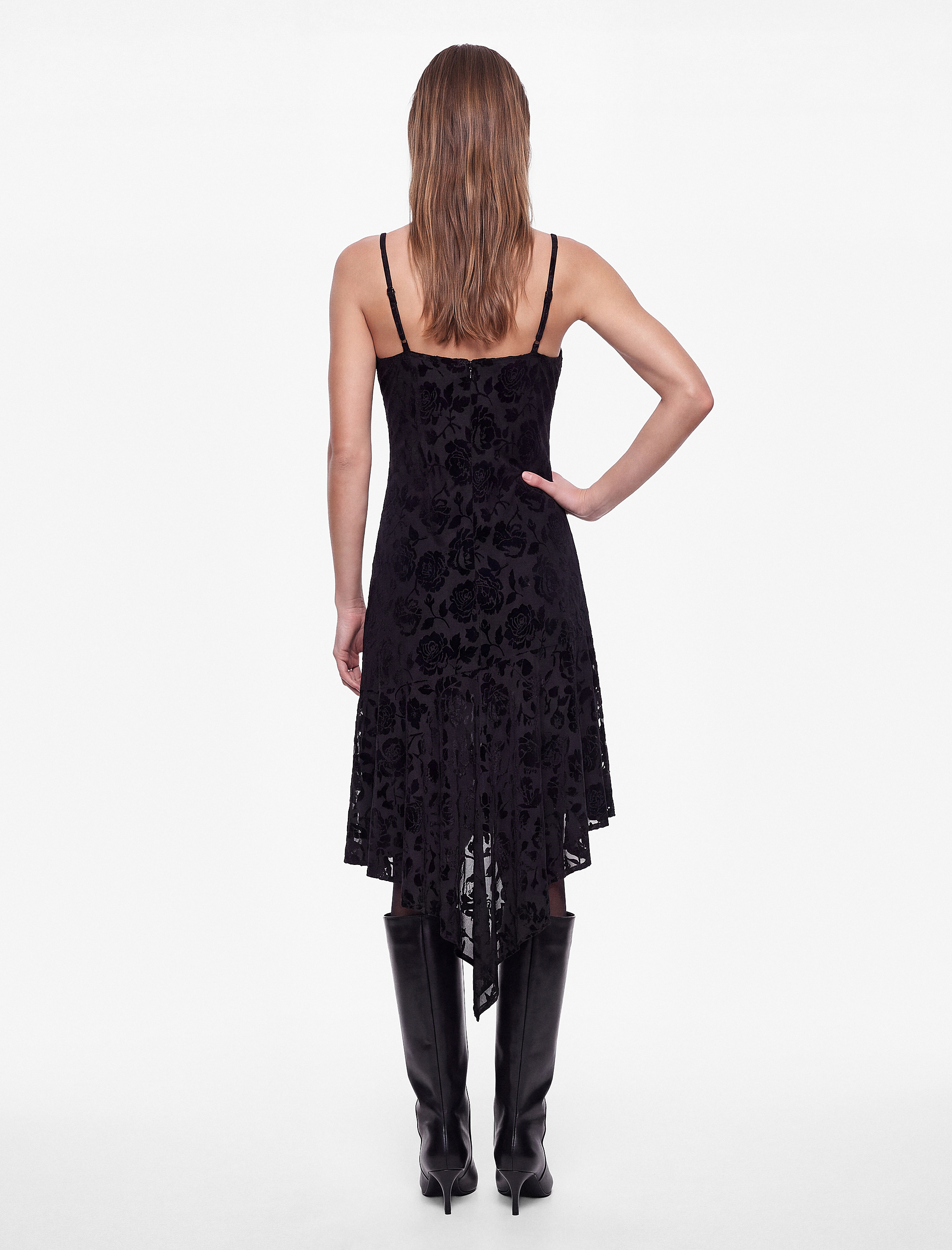   Asimetrik Kesim Slim Fit Askılı Midi Çiçekli Tül Elbise