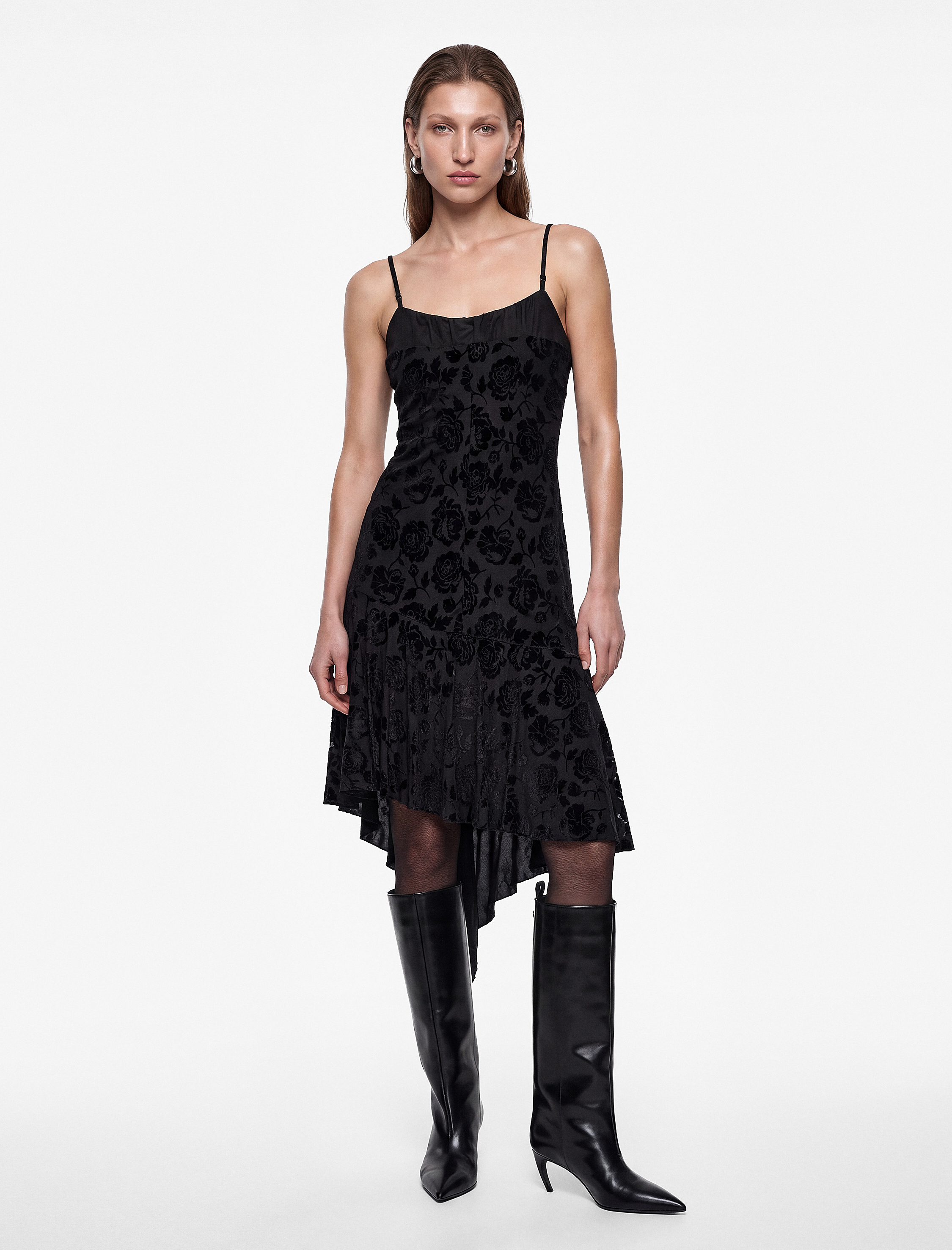   Asimetrik Kesim Slim Fit Askılı Midi Çiçekli Tül Elbise
