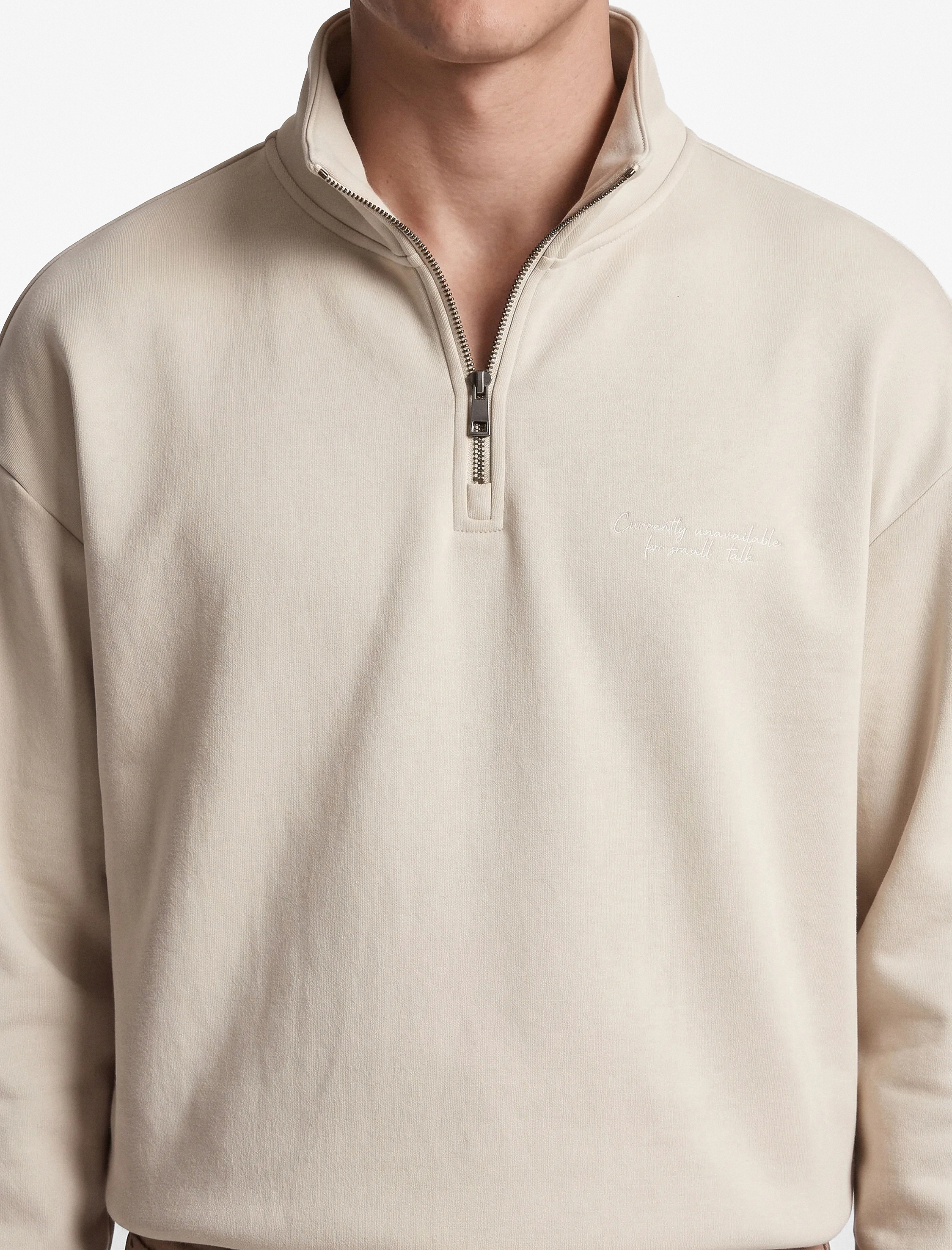   Uzun Kollu Üç İplik Şardonlu Rahat Kalıp Baskılı Yarım Fermuarlı Yaka Sweatshirt