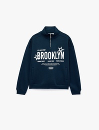 Şardonlu Rahat Kalıp Dik Yaka Yarım Fermuarlı Uzun Kollu Baskılı Sweatshirt