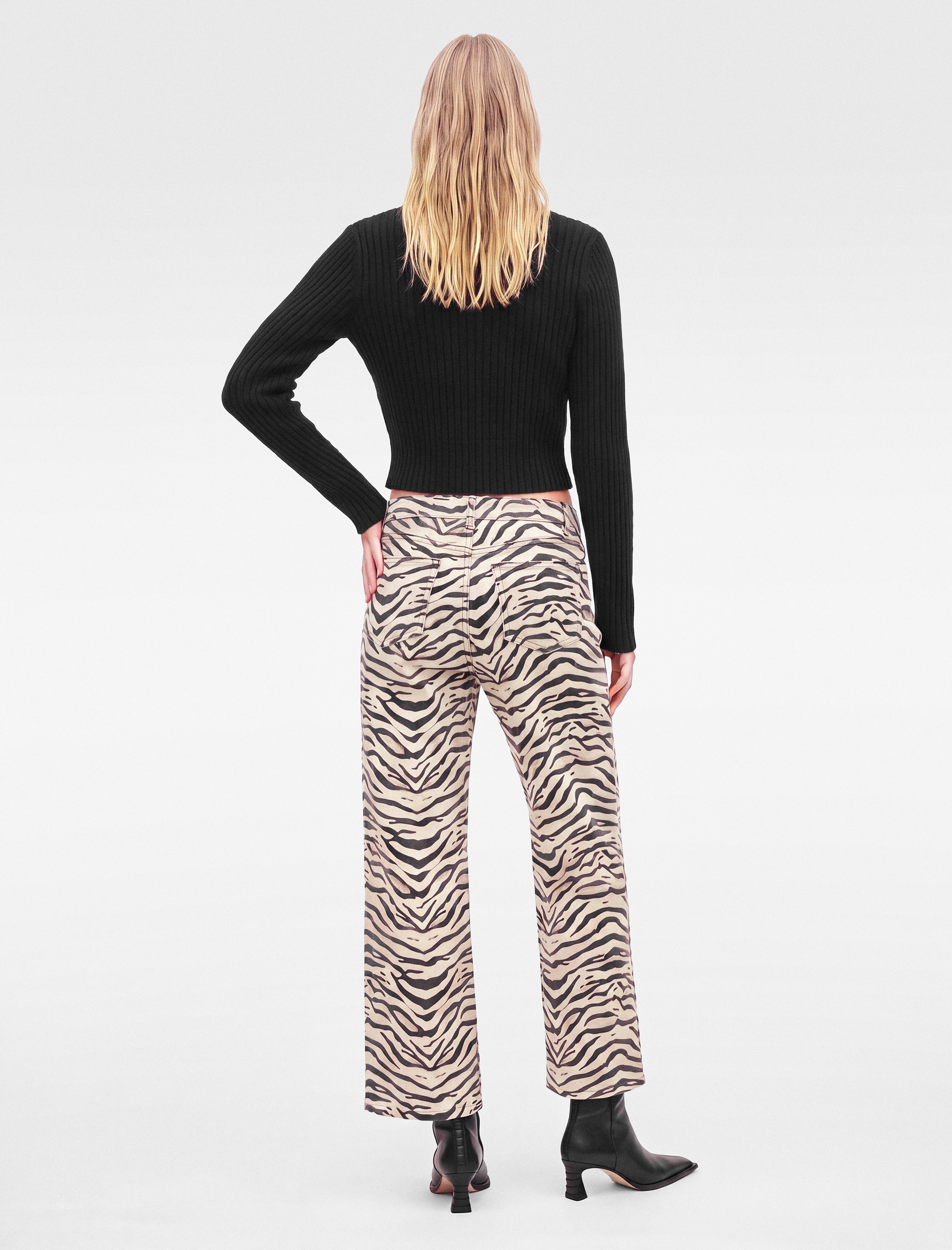   Slim Fit Triko Dik Yaka Fermuarlı Suni Kürk Hırka