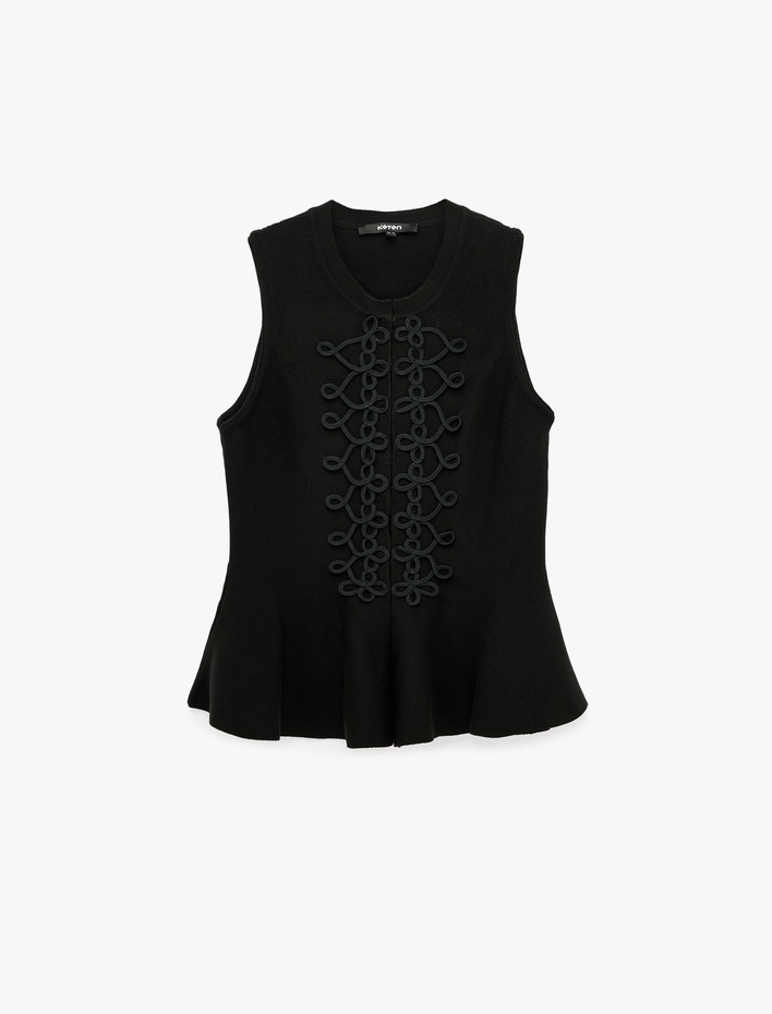  Koton X Selected by Melis Ağazat - Süslü Düğmeli Peplum Triko Yelek Bisiklet Yaka Kolsuz