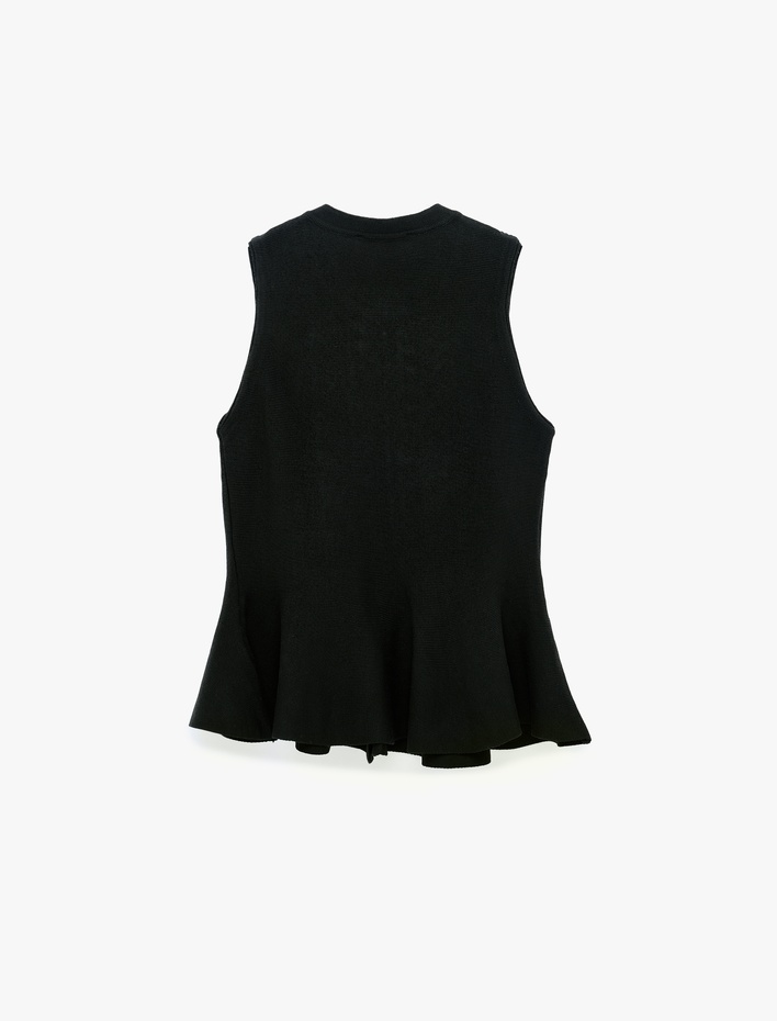  Koton X Selected by Melis Ağazat - Süslü Düğmeli Peplum Triko Yelek Bisiklet Yaka Kolsuz