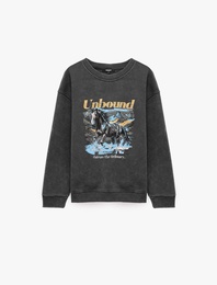Şardonlu Bisiklet Yaka Uzun Kollu Oversize Yıkamalı Baskılı Sweatshirt