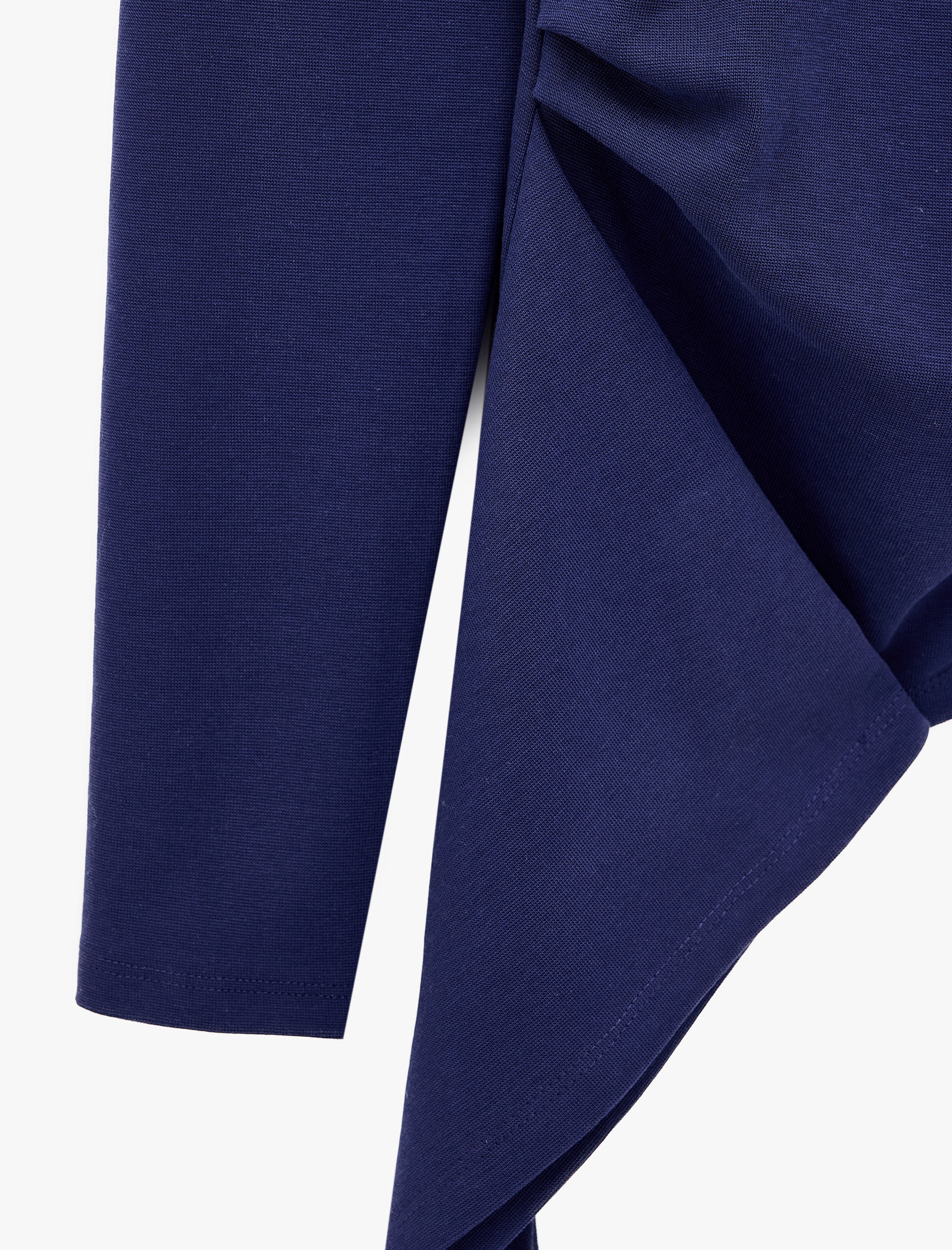   Asimetrik Kesim Slim Fit Bisiklet Yaka Kısa Kollu Pamuklu Tişört
