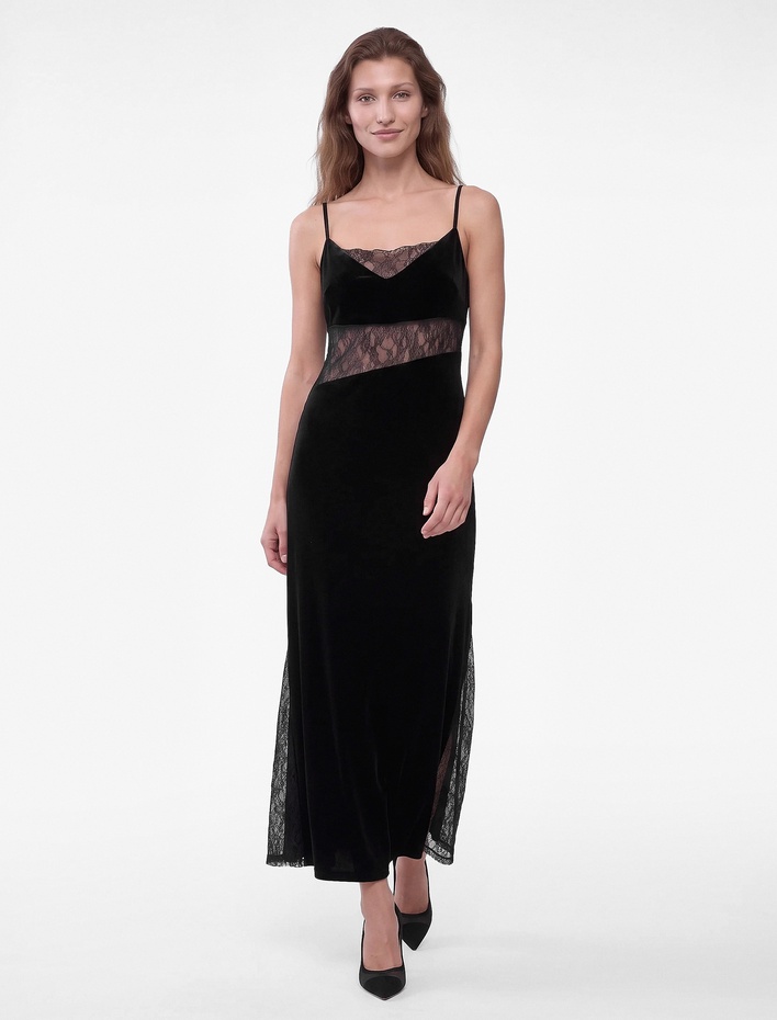  Slim Fit Dantel Detaylı Degaje Yaka Askılı Kadife Uzun Abiye Elbise