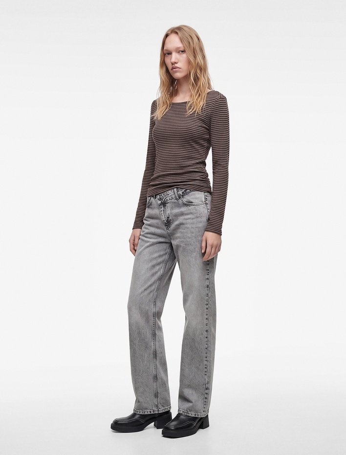  Pamuklu Slim Fit Büzgülü Kayık Yaka Uzun Kollu Çizgili Tişört