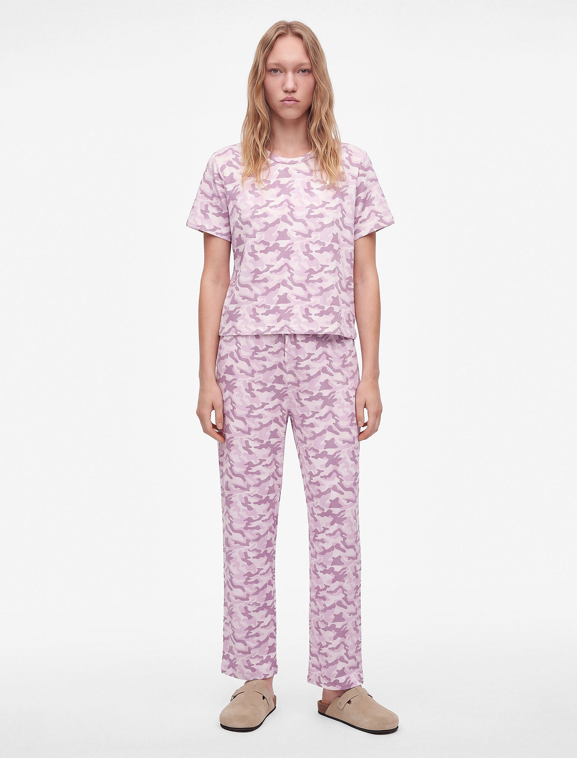   Kamuflaj Desenli Rahat Kesim Bisiklet Yaka Kısa Kollu Pijama Takımı