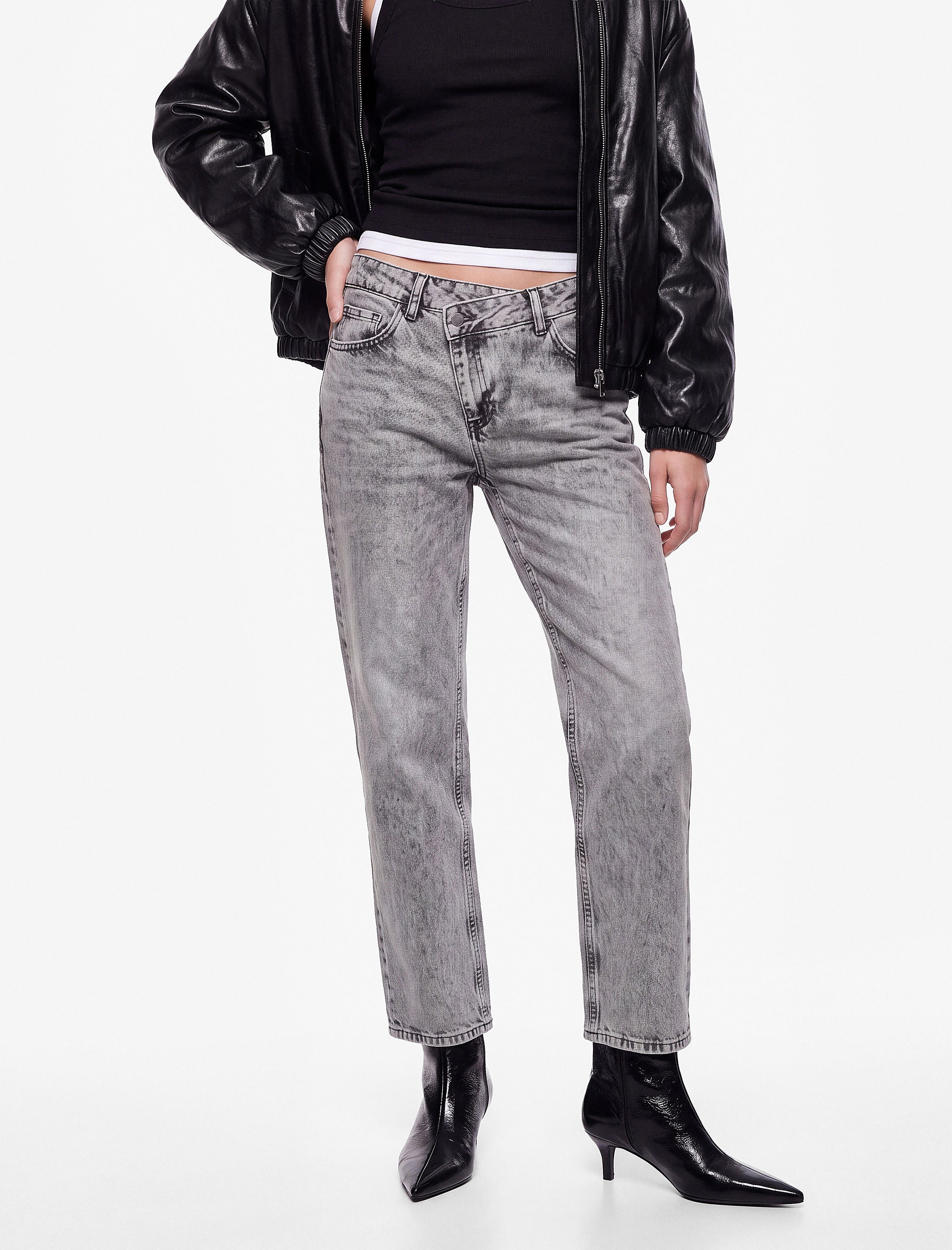   Koton X Selected by Melis Ağazat - Pamuklu Düğmeli Normal Bel Straight Fit Denim Pantolon