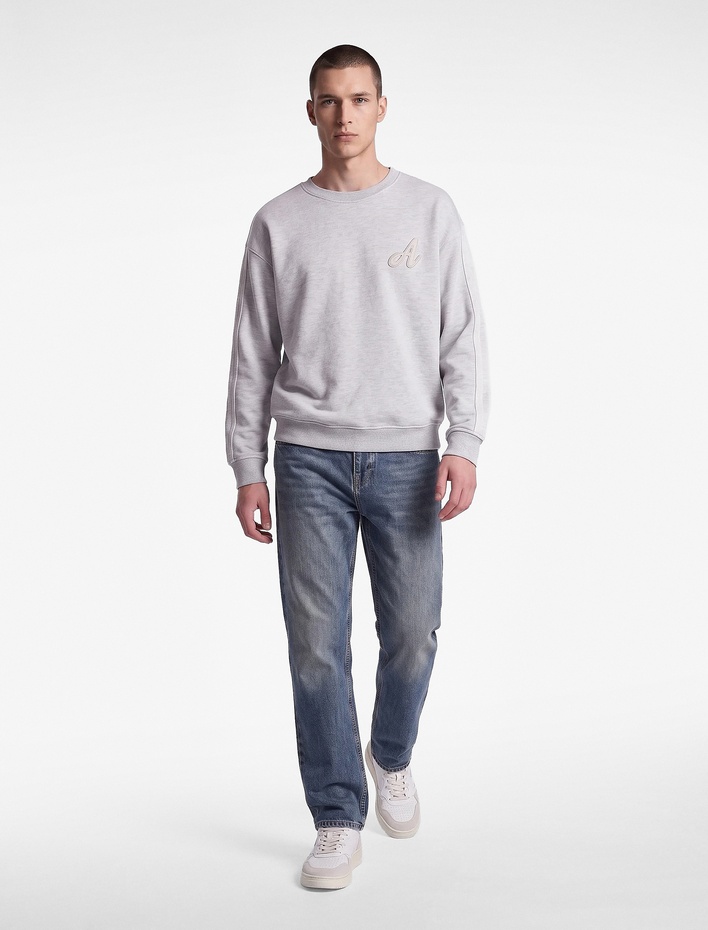 Şardonlu Rahat Kalıp Dikiş Detaylı Uzun Kollu Bisiklet Yaka Nakışlı Sweatshirt