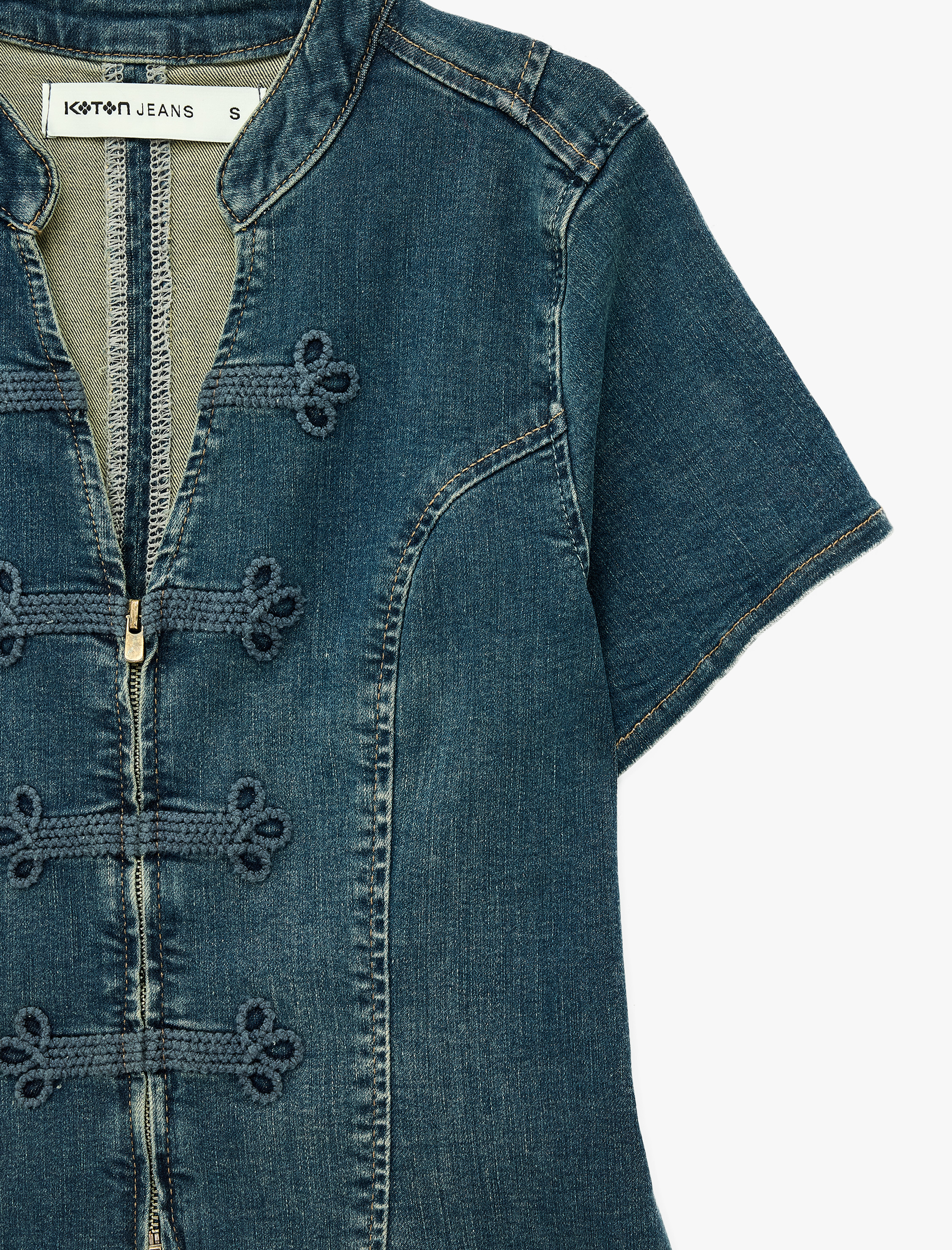   Nakışlı Süslü Düğme Kapamalı Fermuarlı V Yaka Kısa Kollu Peplum Denim Bluz