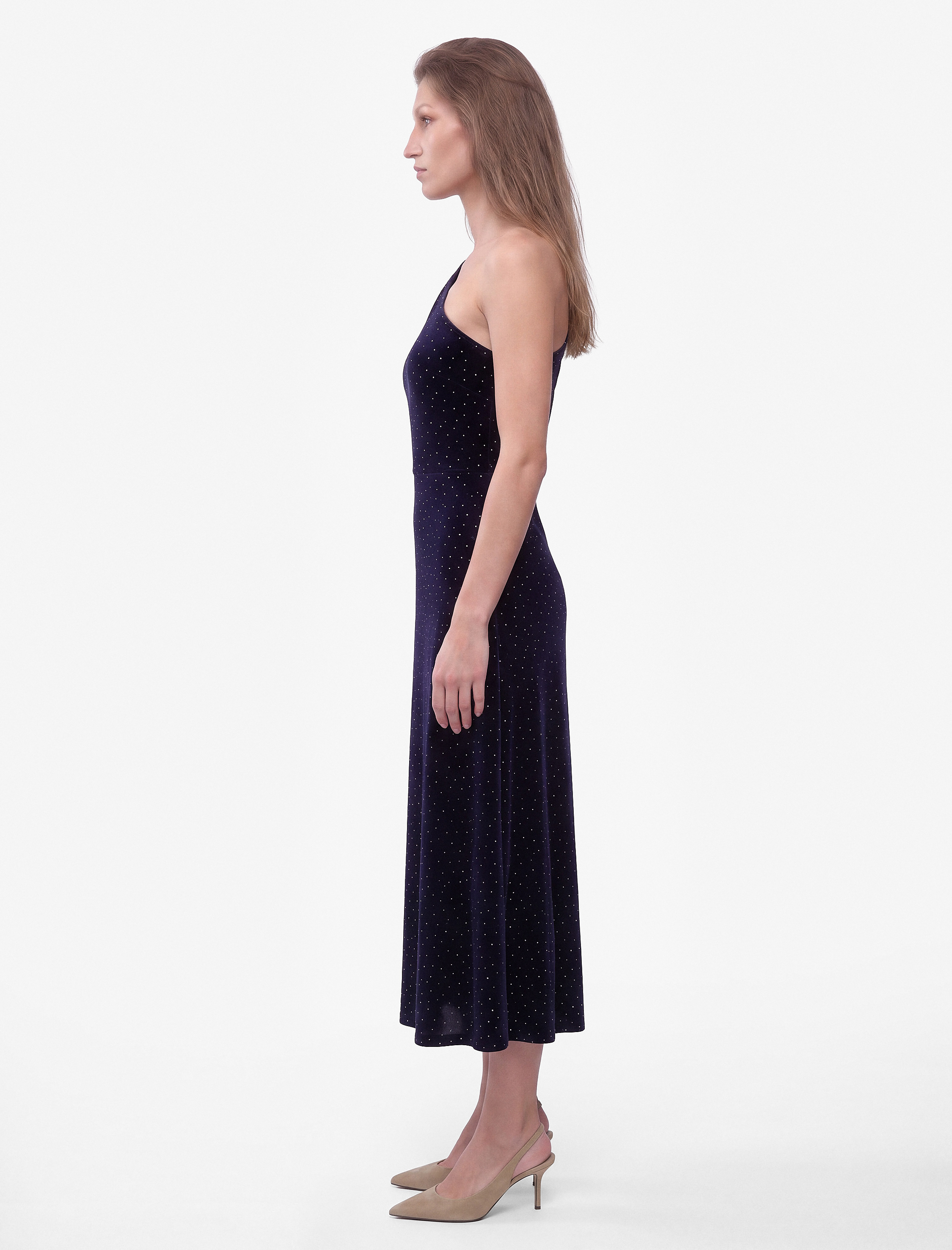   Slim Fit Uzun Kollu Taşlı Tek Omuz Midi Kadife Elbise
