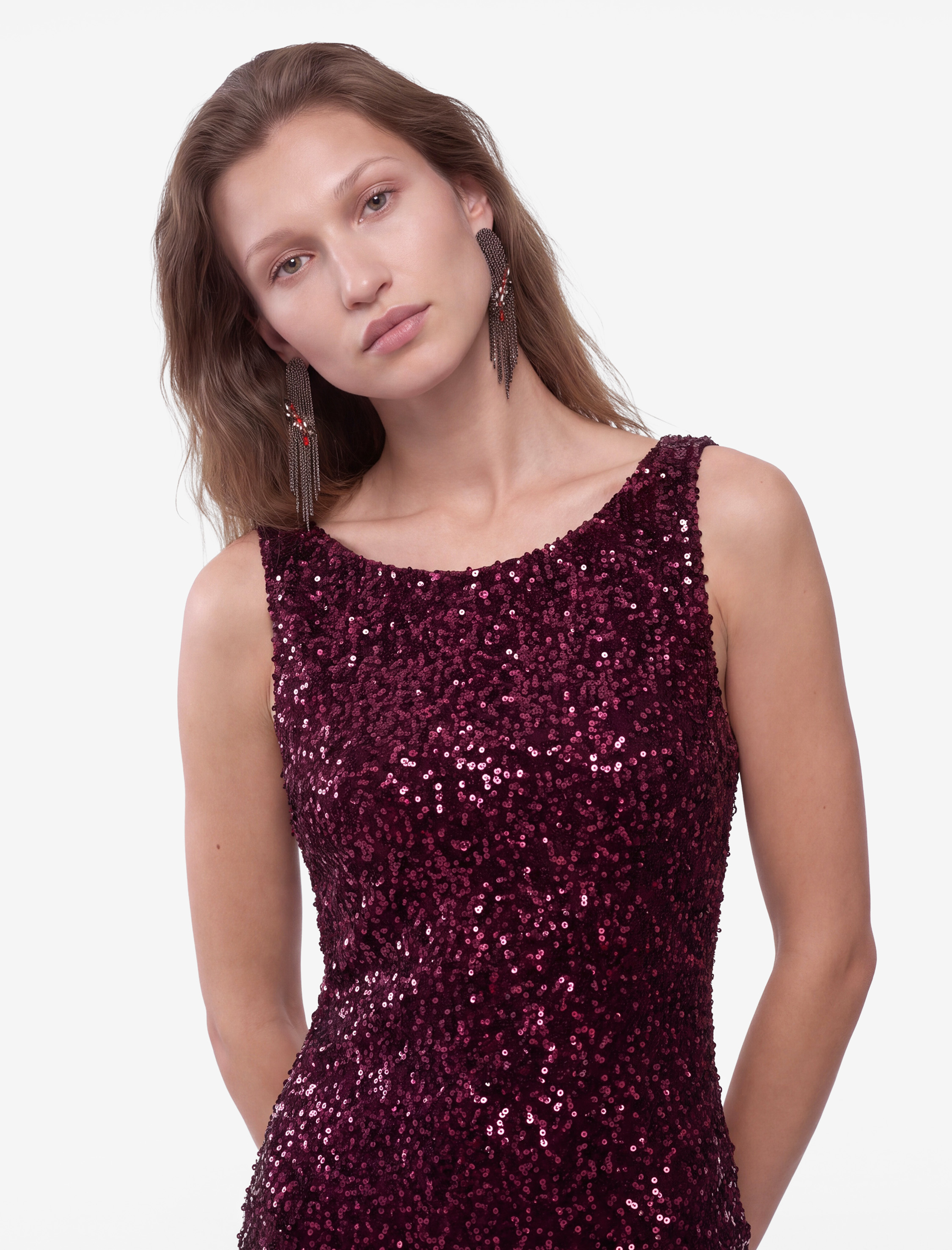   Payetli Slim Fit Bisiklet Yaka Kolsuz Sırt Detaylı Mini Abiye Elbise