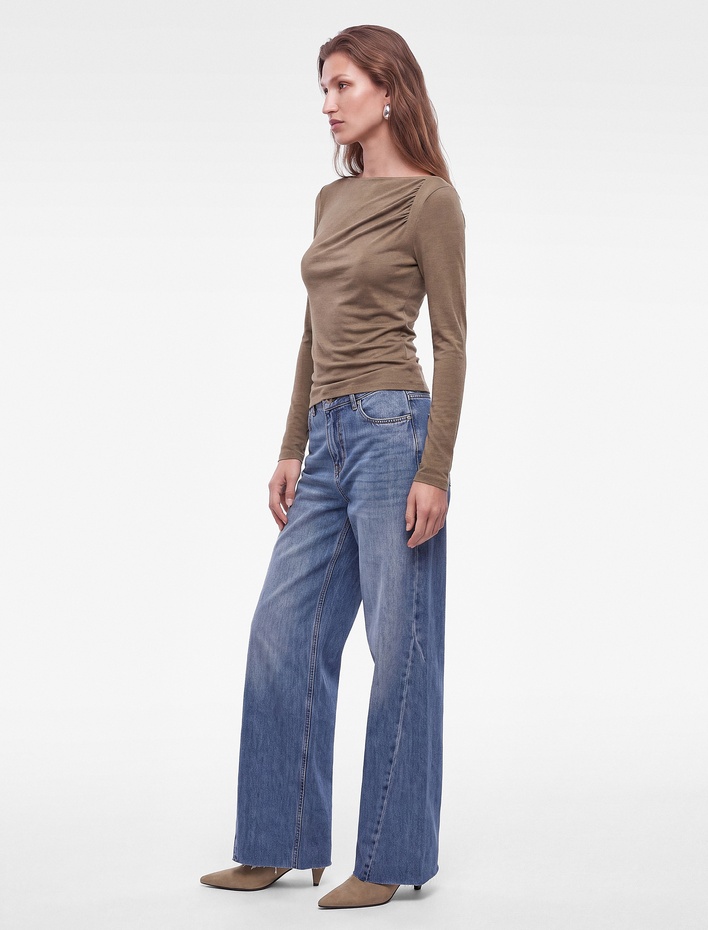  Slim Fit Kayık Yaka Uzun Kollu Büzgülü Bluz