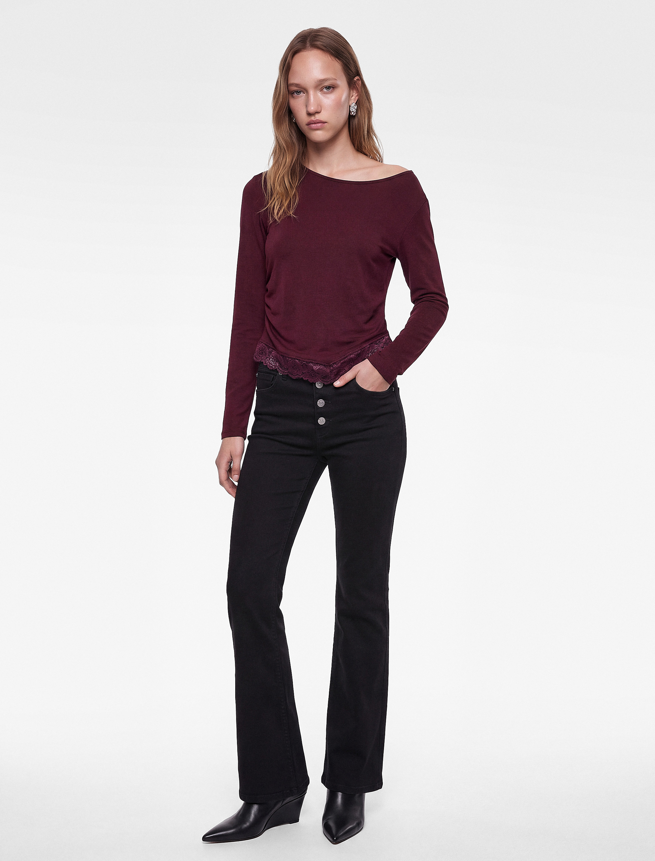   Slim Fit Asimetrik Kesim Uzun Kollu Büzgülü Dantelli Tişört