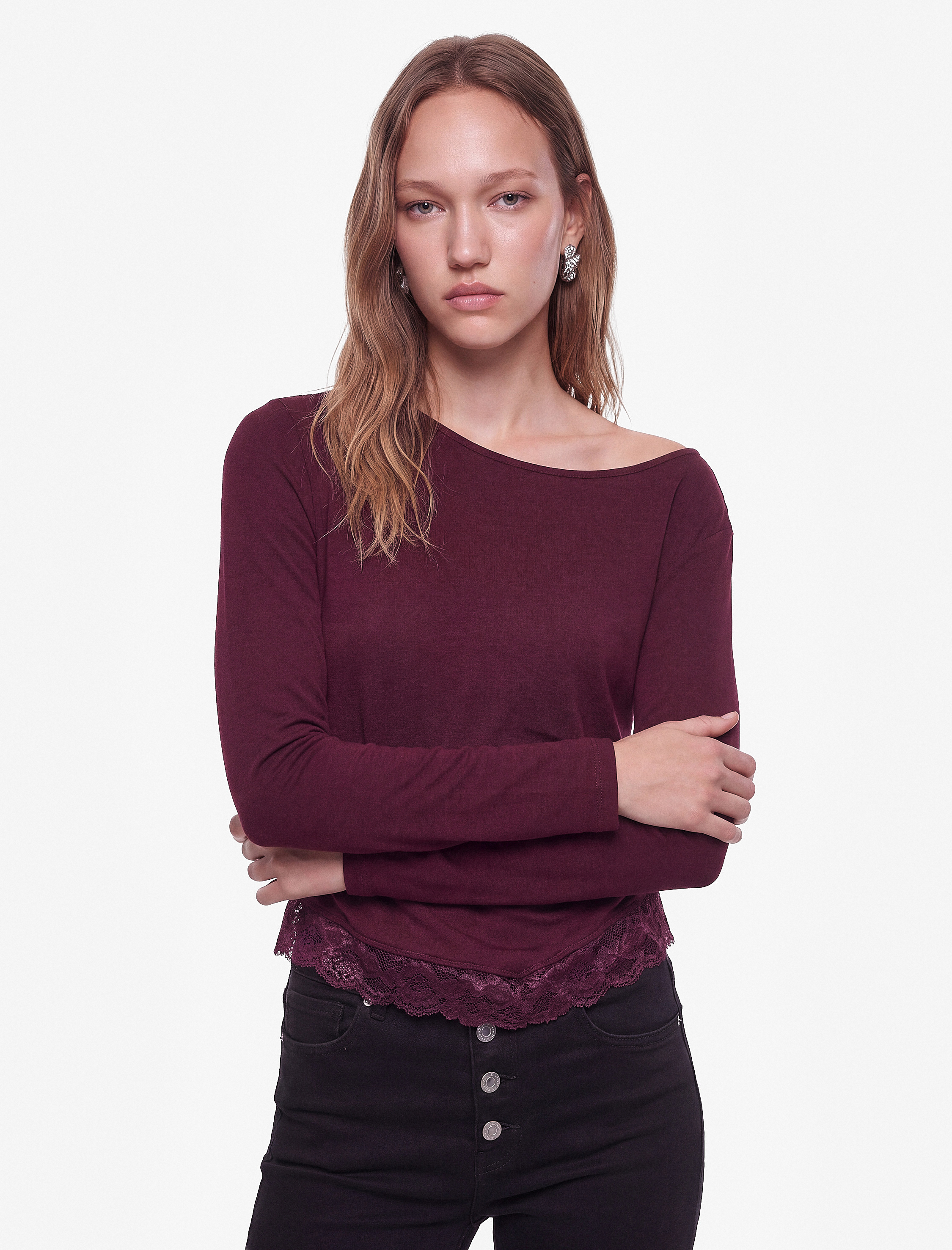   Slim Fit Asimetrik Kesim Uzun Kollu Büzgülü Dantelli Tişört