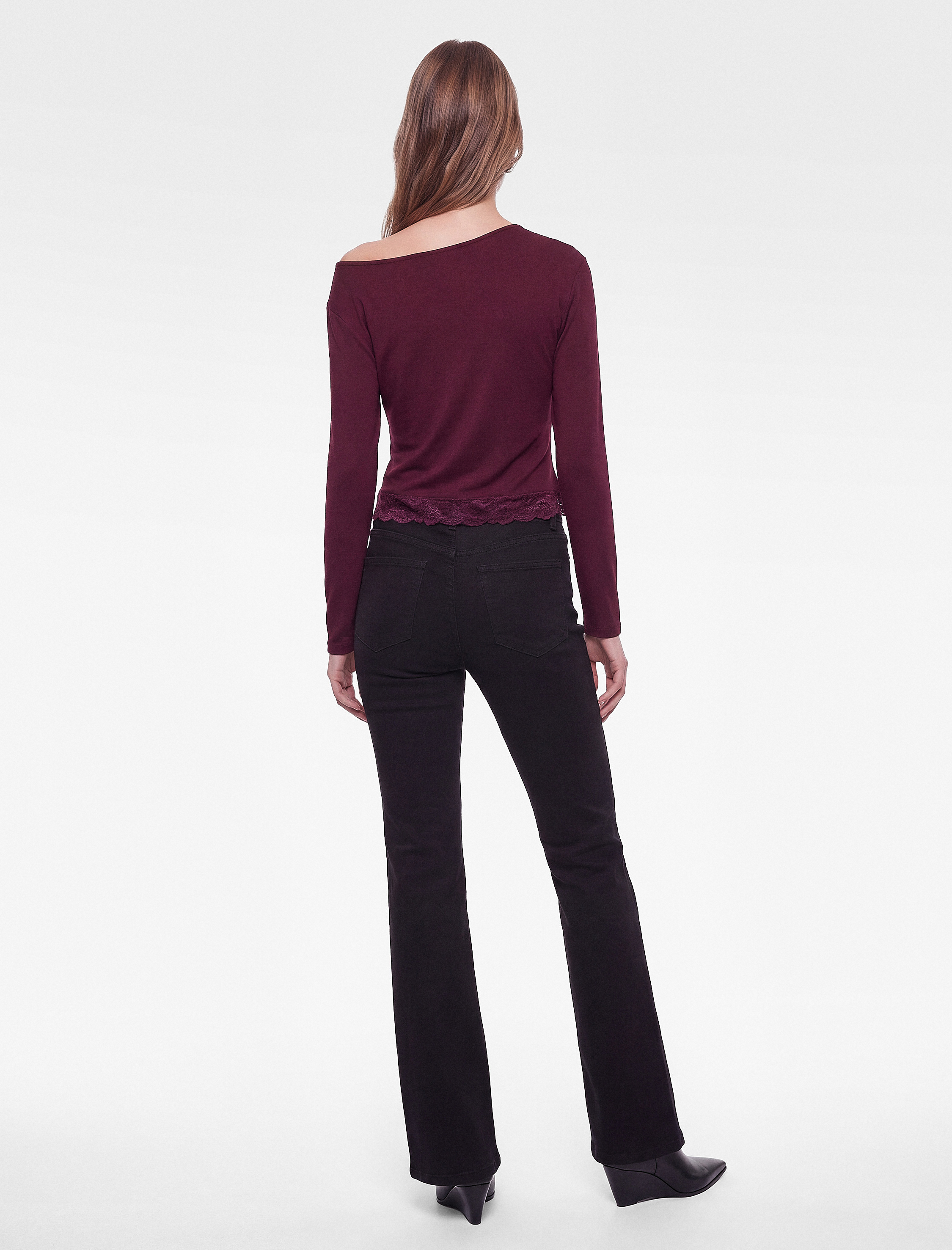   Slim Fit Asimetrik Kesim Uzun Kollu Büzgülü Dantelli Tişört