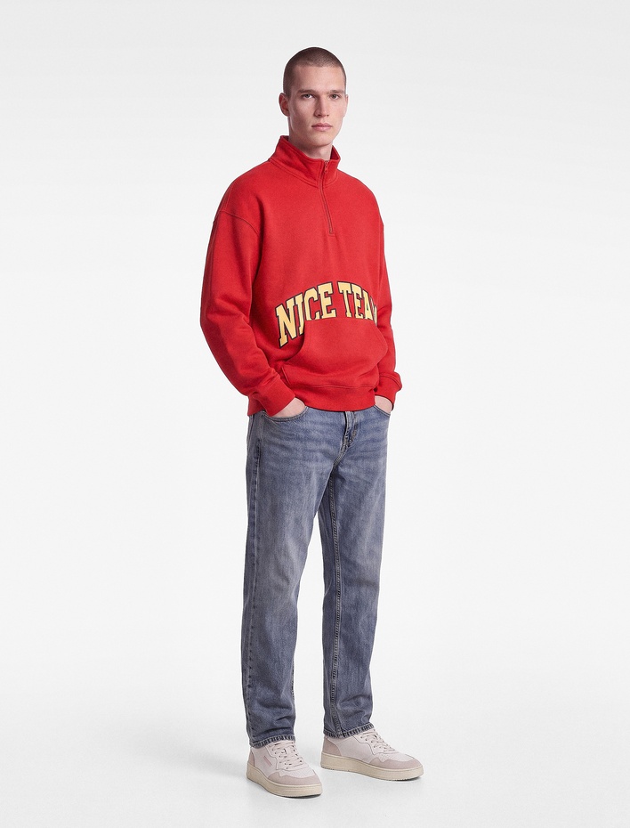  Kanguru Cepli Rahat Kalıp Şardonlu Baskılı Yarım Fermuarlı Sweatshirt
