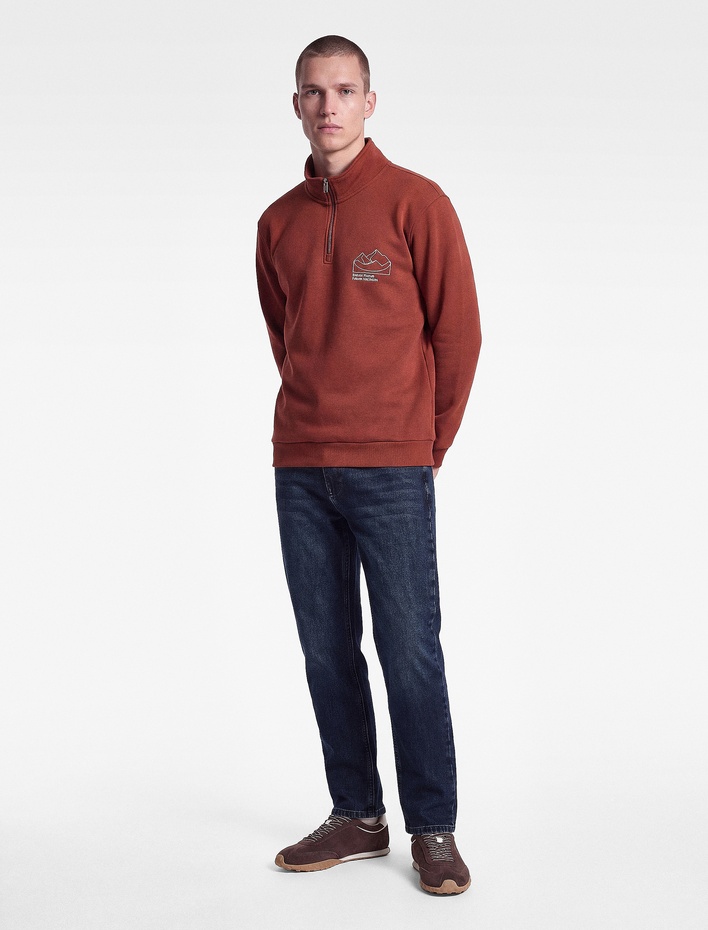  Uzun Kollu Üç İplik Şardonlu Nakışlı Yarım Fermuarlı Sweatshirt