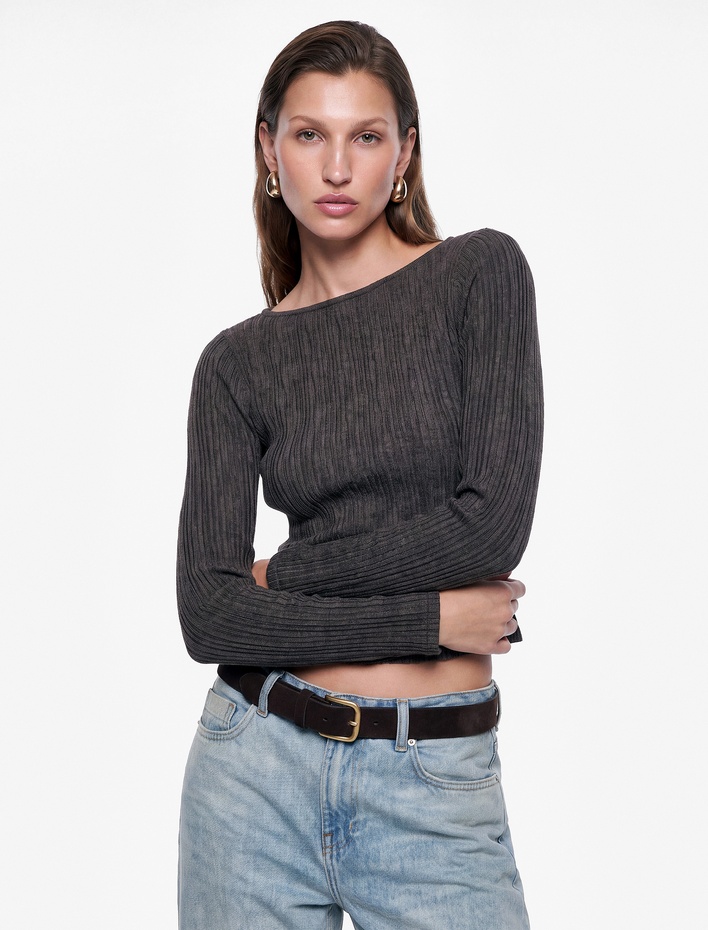  Slim Fit Bürümcük Kumaş Uzun Kollu Kayık Yaka Peplum Tişört