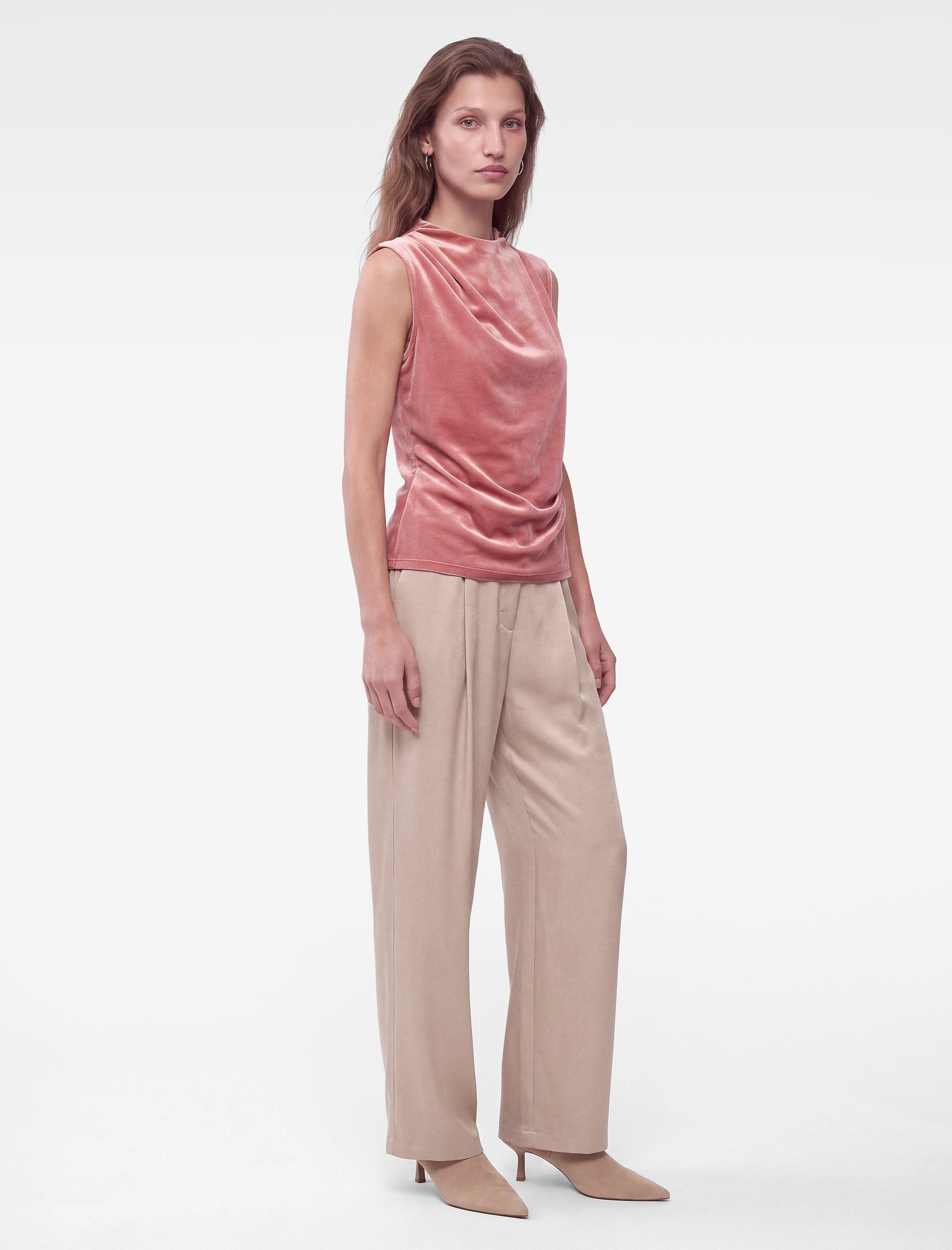   Drape Detaylı Slim Fit Dik Yaka Kolsuz Kadife Bluz