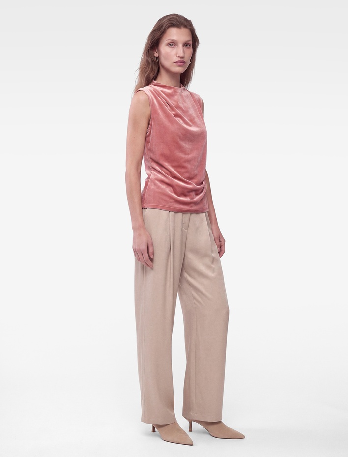  Drape Detaylı Slim Fit Dik Yaka Kolsuz Kadife Bluz