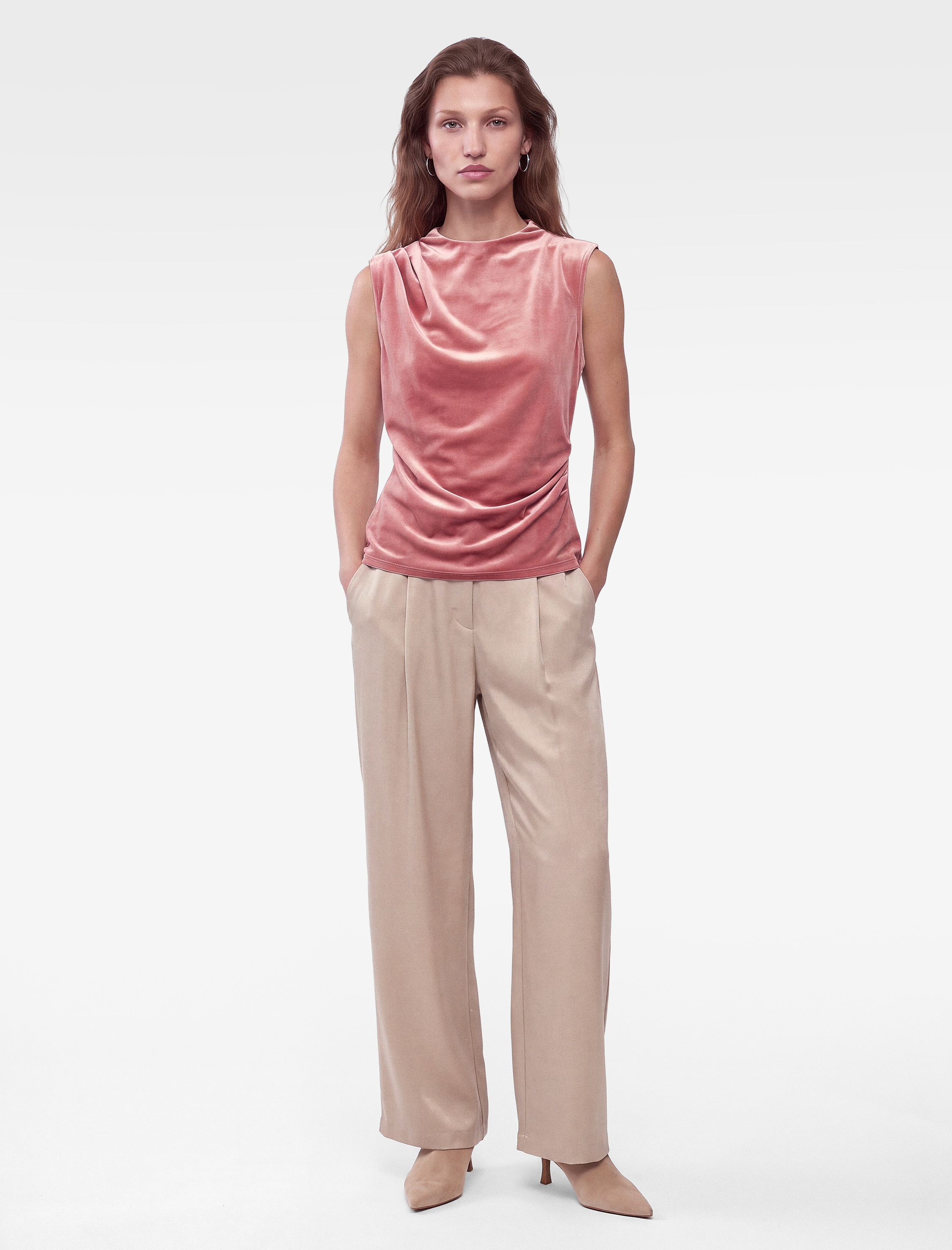   Drape Detaylı Slim Fit Dik Yaka Kolsuz Kadife Bluz