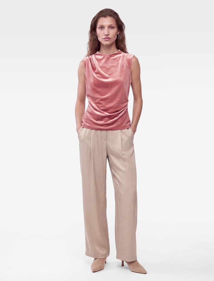  Drape Detaylı Slim Fit Dik Yaka Kolsuz Kadife Bluz