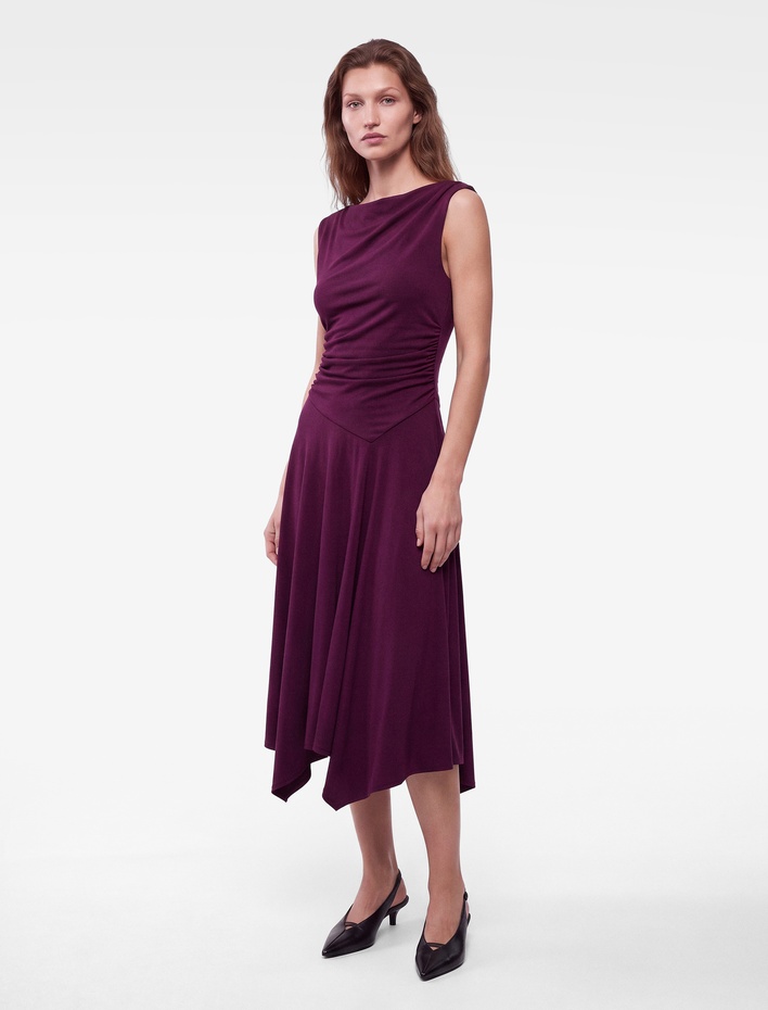  Kayık Yaka Kolsuz Mürdüm Rengi Midi Elbise Modal Kumaş Slim Fit Büzgülü Kloş Kesim