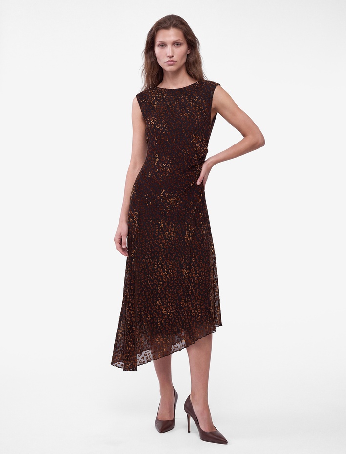  Slim Fit Asimetrik Kesim Drapeli Kolsuz Leopar Desenli Midi Elbise