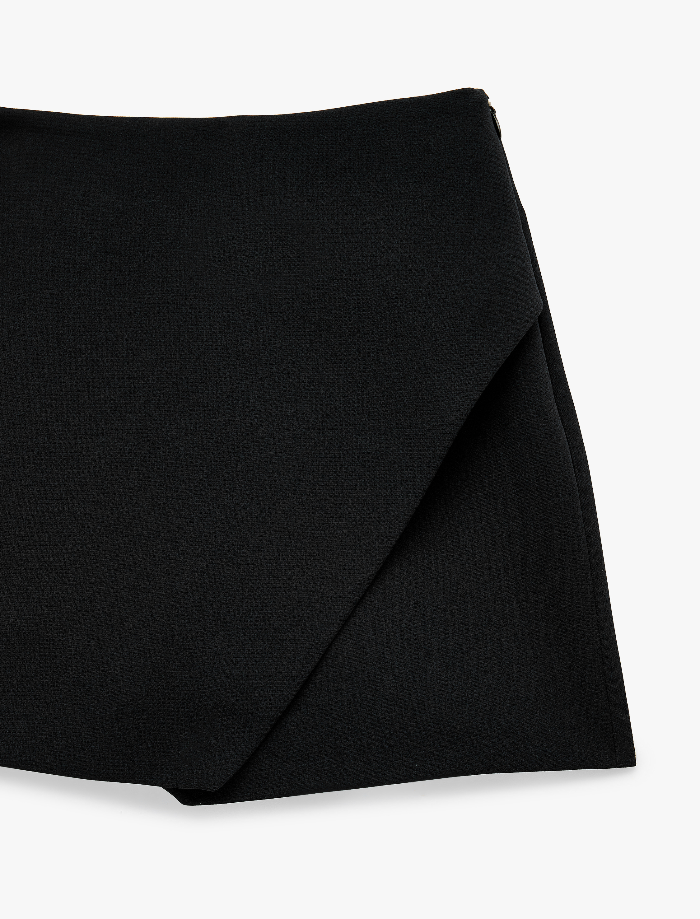   Koton X Sibil Çetinkaya - Slim Fit Mini Kruvaze Şort Etek