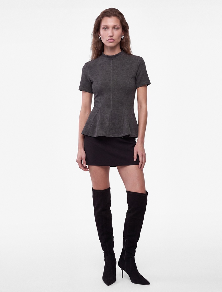  Slim Fit Dokulu Dik Yaka Kısa Kollu Peplum Bluz