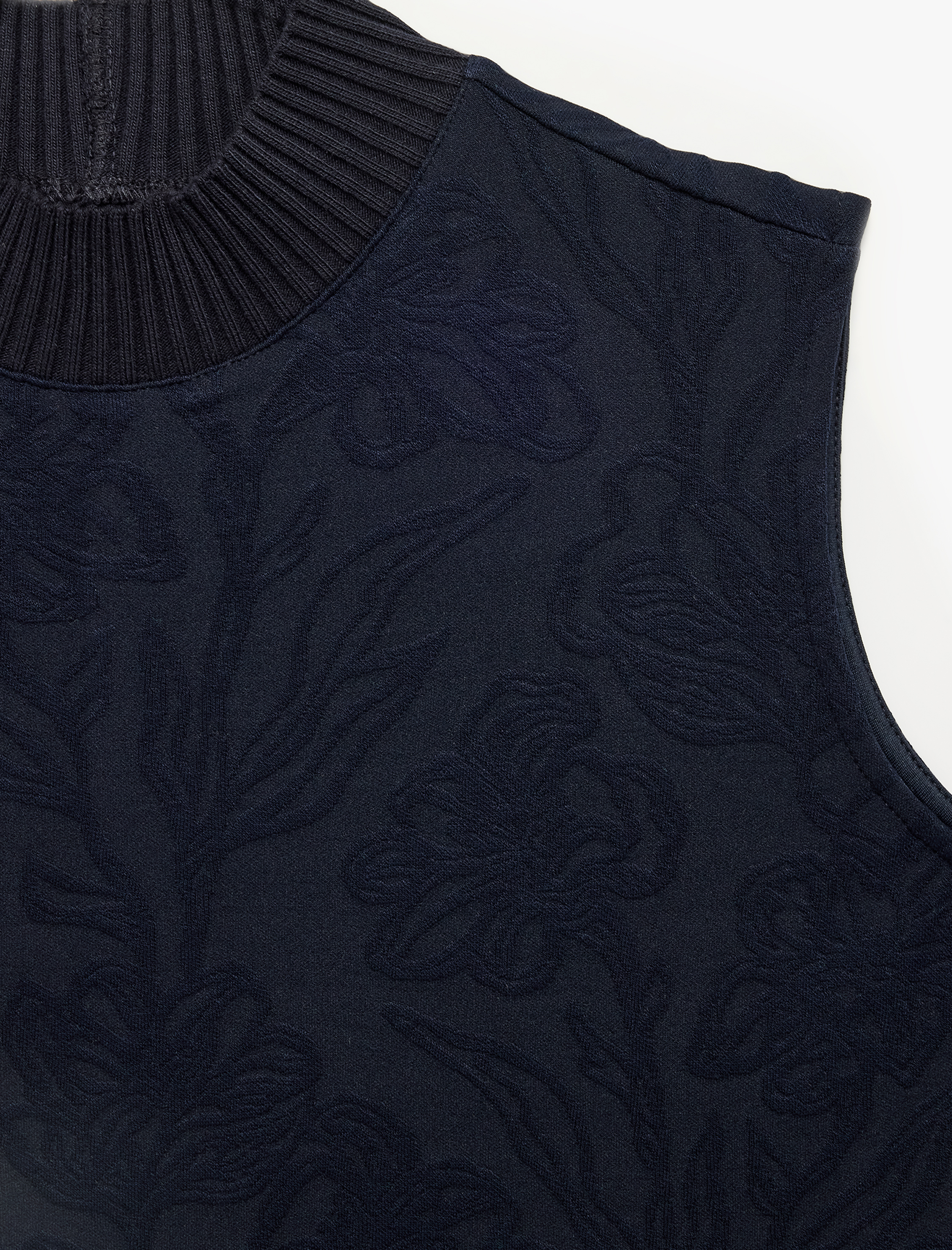   Slim Fit Dik Yaka Kolsuz Çiçek Desenli Bluz