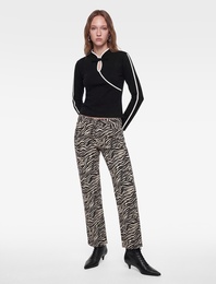 Slim Fit Biyeli Kurbağa Kapama Düğmeli Mandarin Yaka Uzun Kollu Tişört