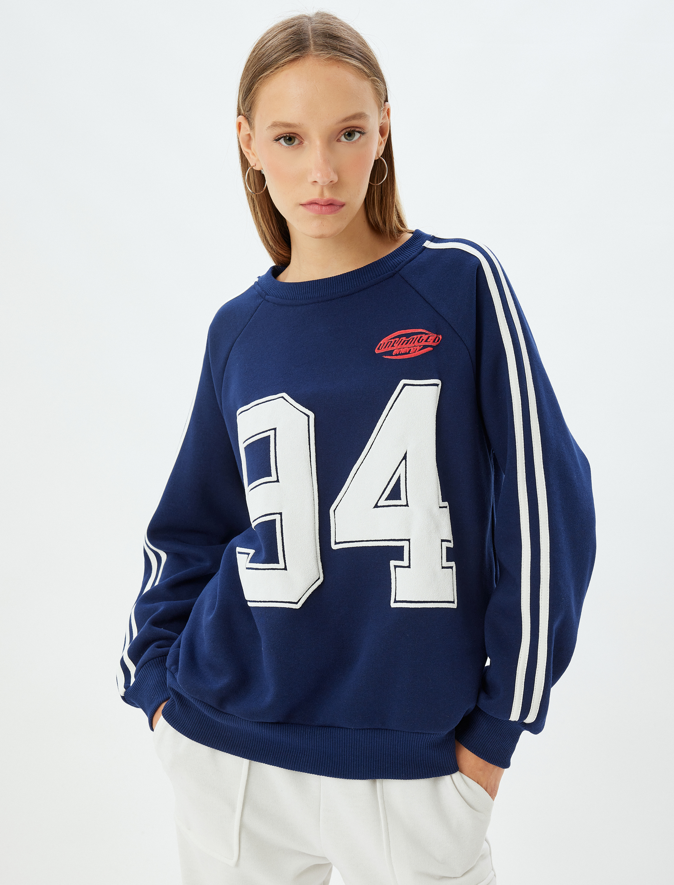   Şardonlu Şeritli Rahat Kalıp Reglan Uzun Kollu Bisiklet Yaka Baskılı Sweatshirt