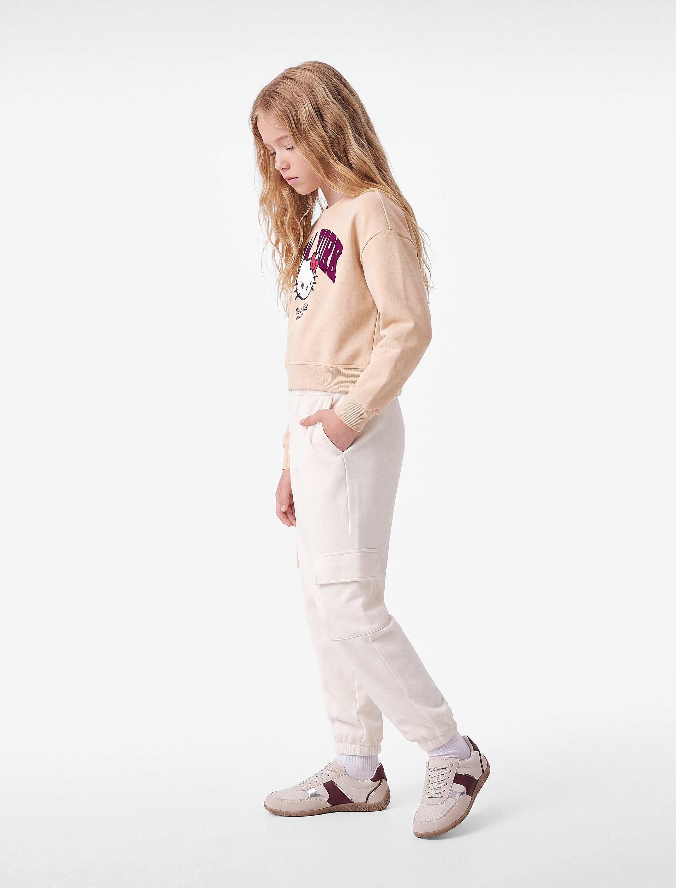  Kız Çocuk Hello Kitty Baskılı Şardonlu Uzun Kollu Bisiklet Yaka Crop Lisanslı Sweatshirt