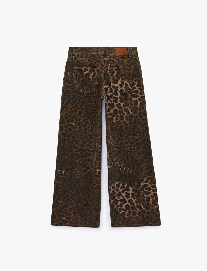  Pamuklu Düğmeli Cepli Bol Kesim Normal Bel Leopar Pantolon