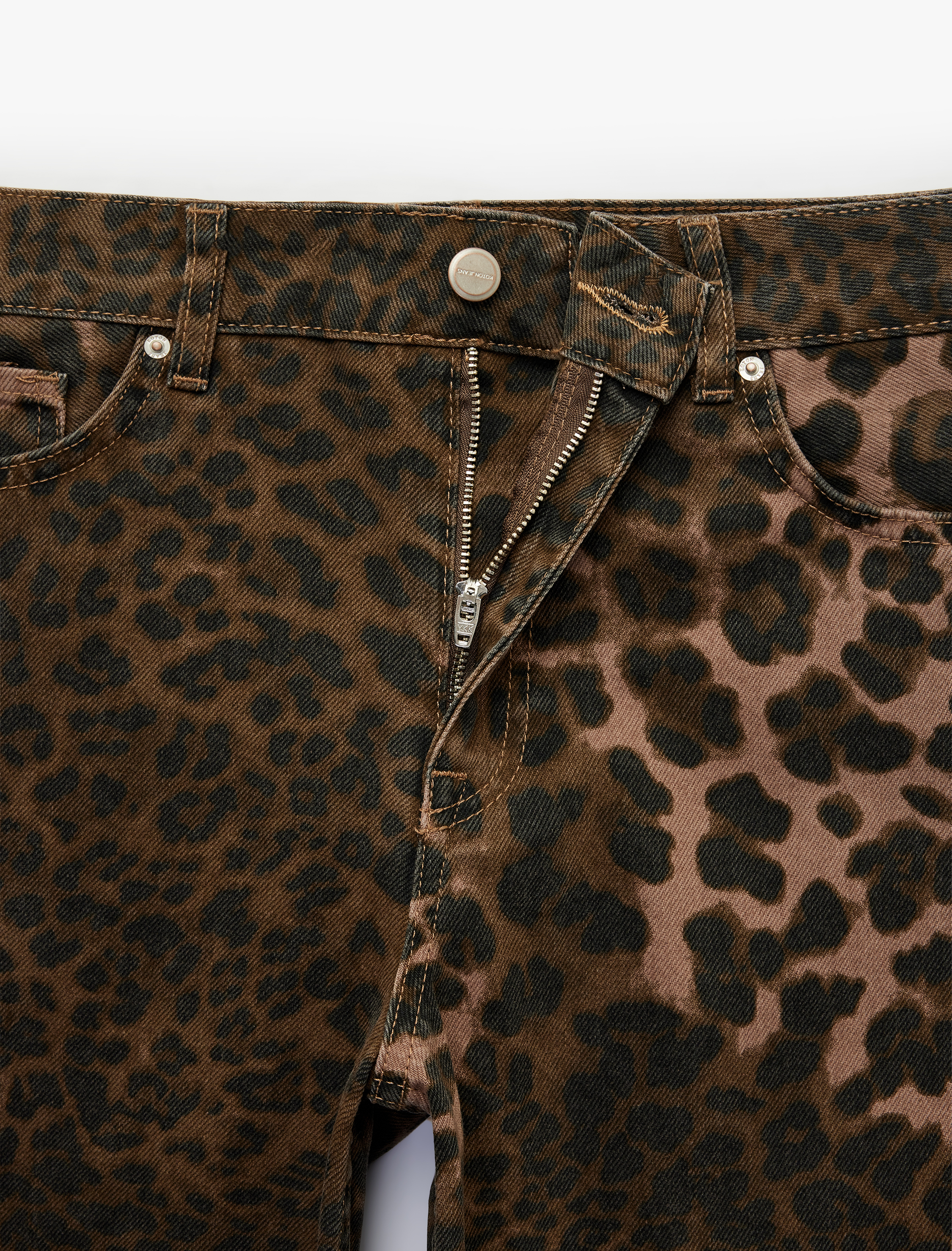   Pamuklu Düğmeli Cepli Bol Kesim Normal Bel Leopar Pantolon