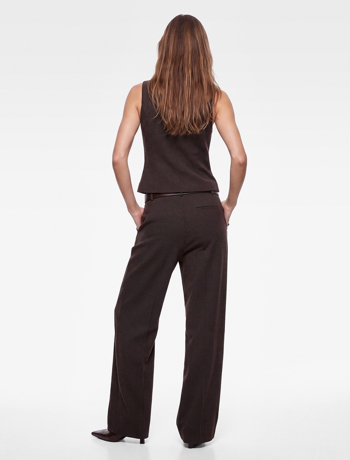  Koton X Selected by Melis Ağazat - Pileli Cepli Geniş Paça Çizgili Pantolon