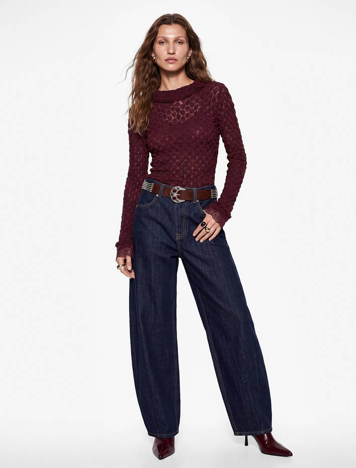  Koton X Selected by Melis Ağazat - Dantelli Dik Yaka Dokulu Tişört Slim Fit Uzun Kollu